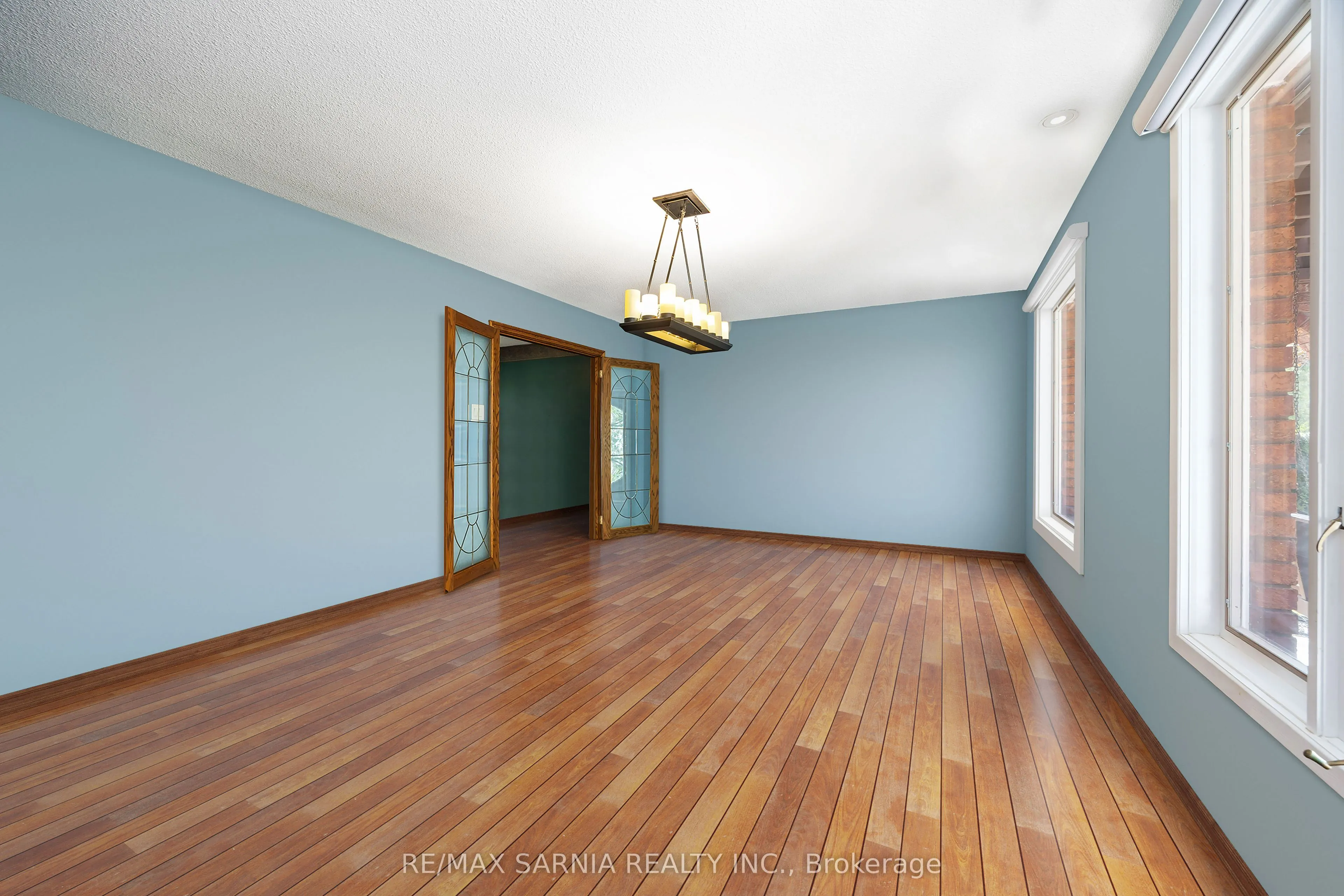564 Riverside Drive