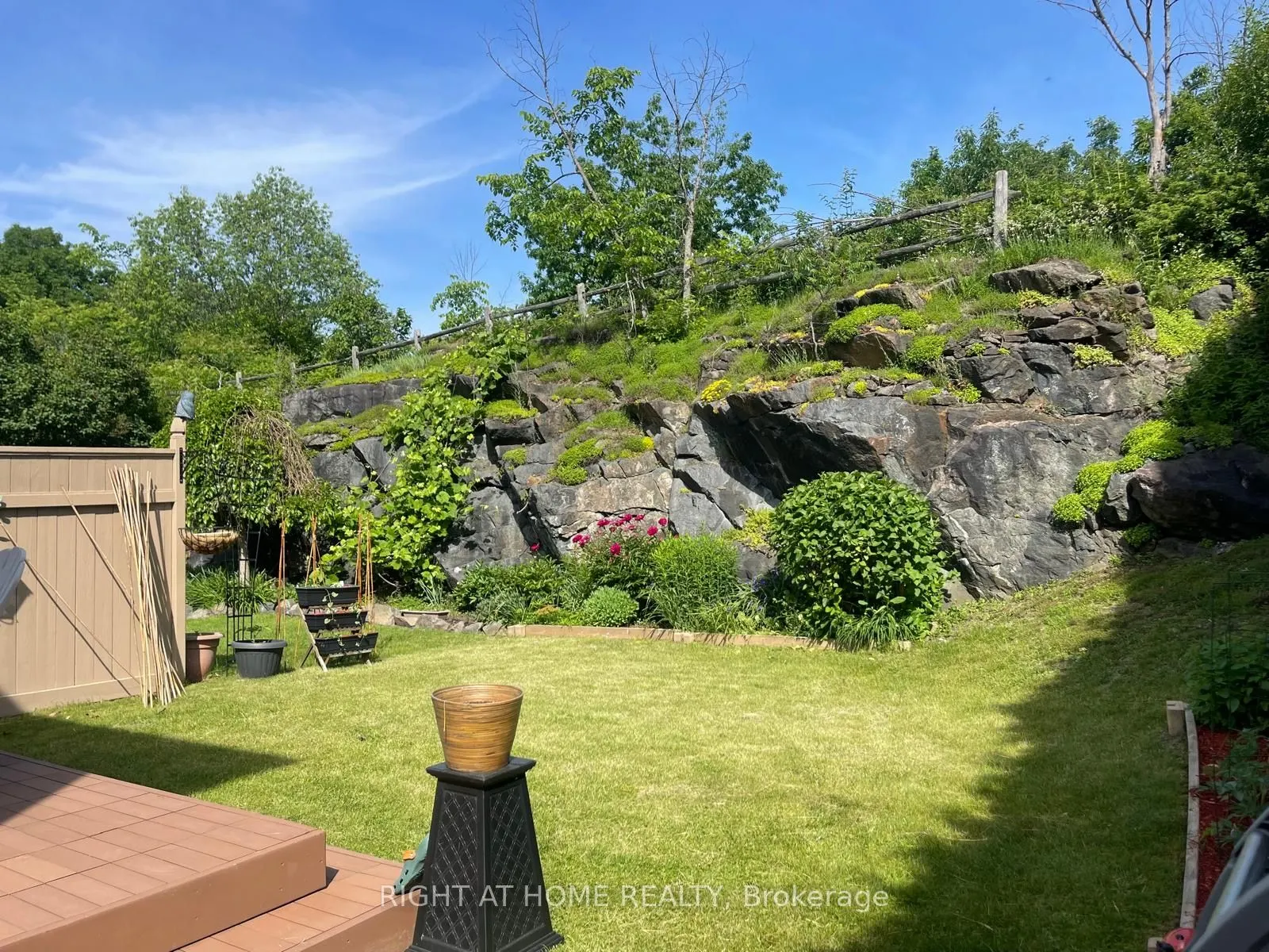 142 Blackdome Crescent