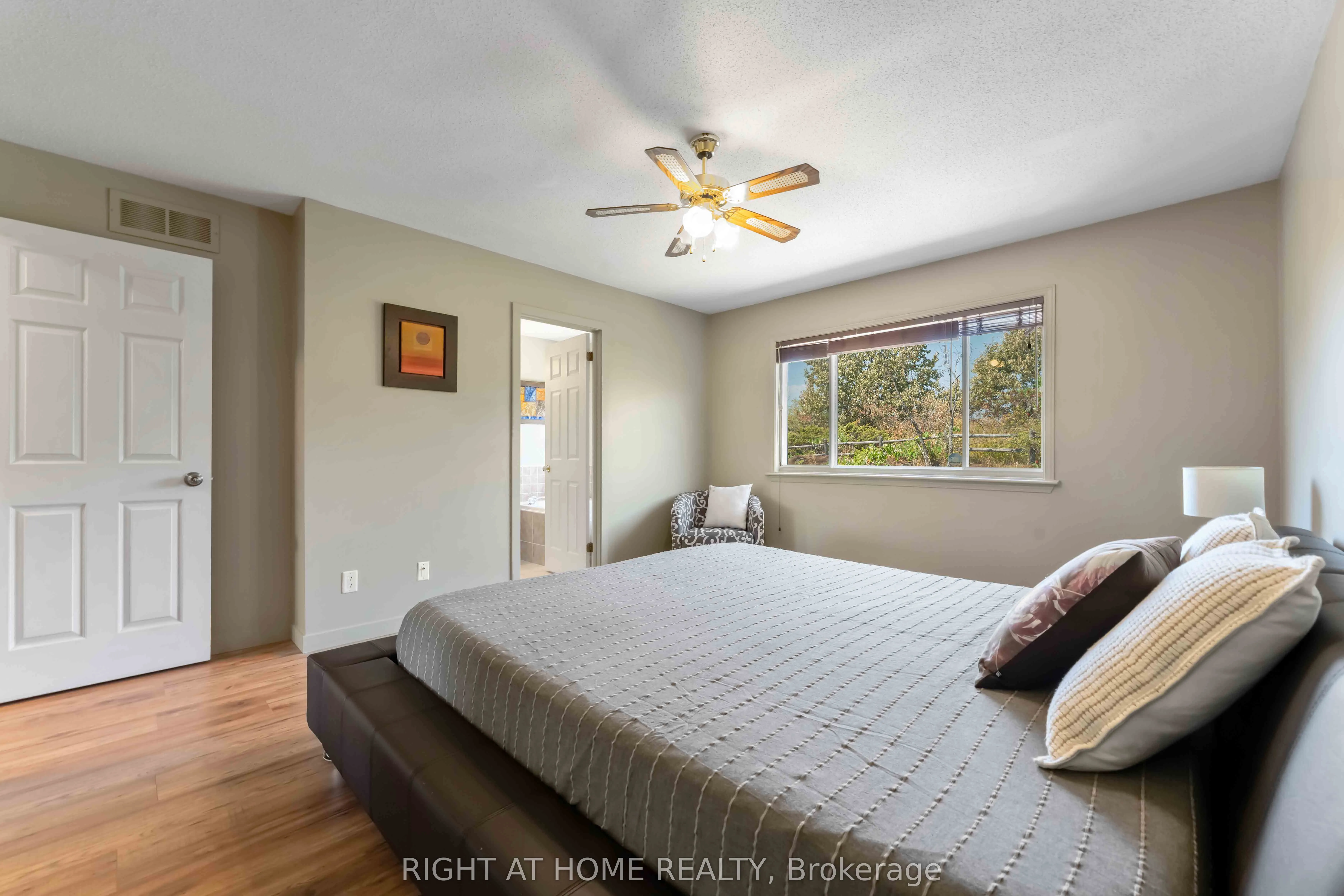 142 Blackdome Crescent