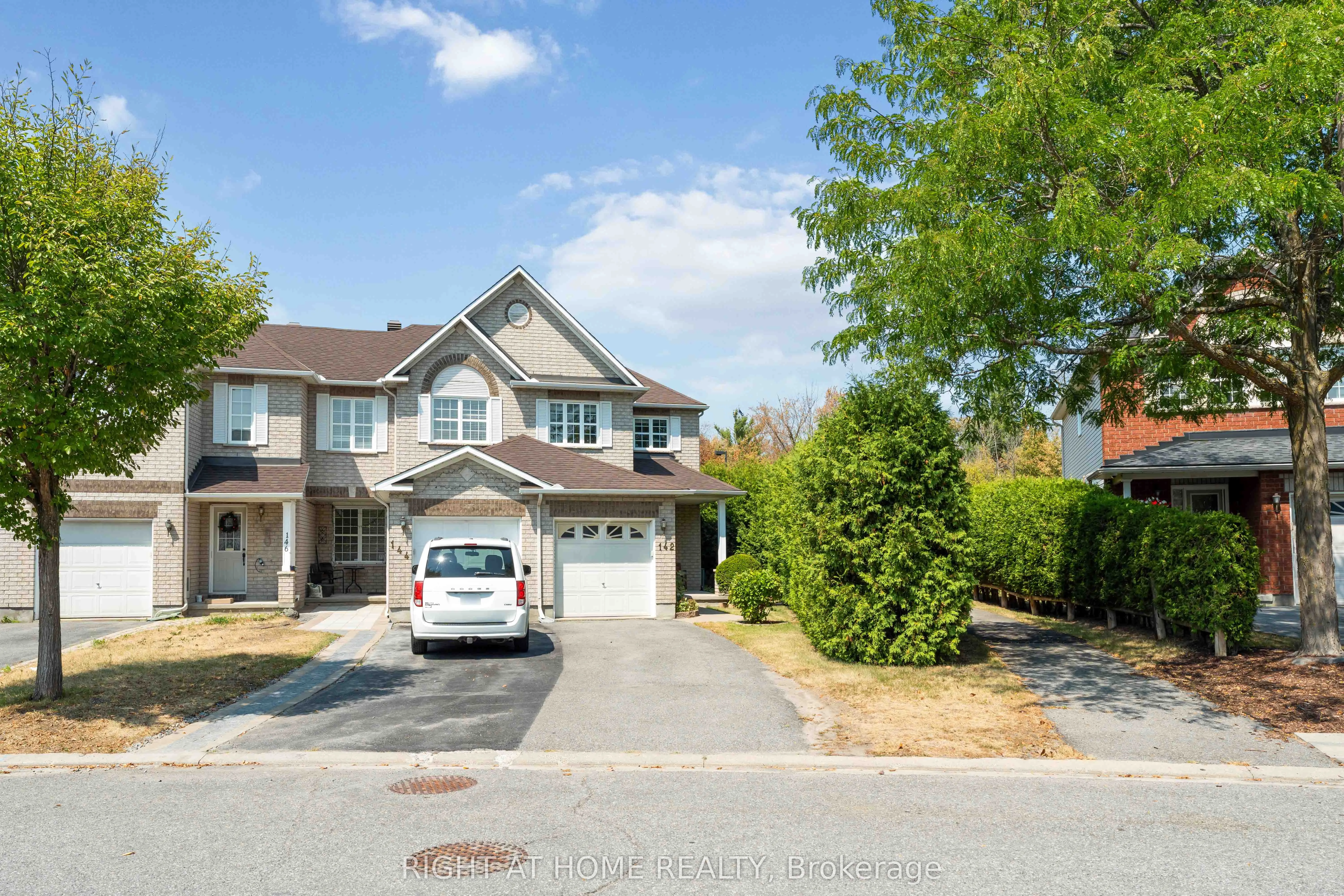 142 Blackdome Crescent