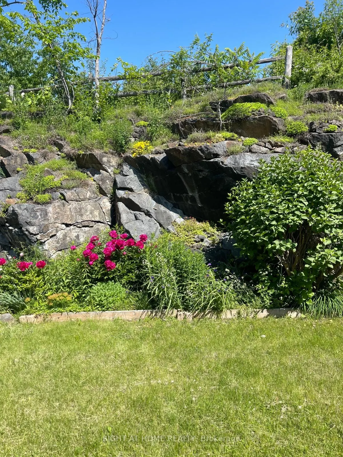 142 Blackdome Crescent