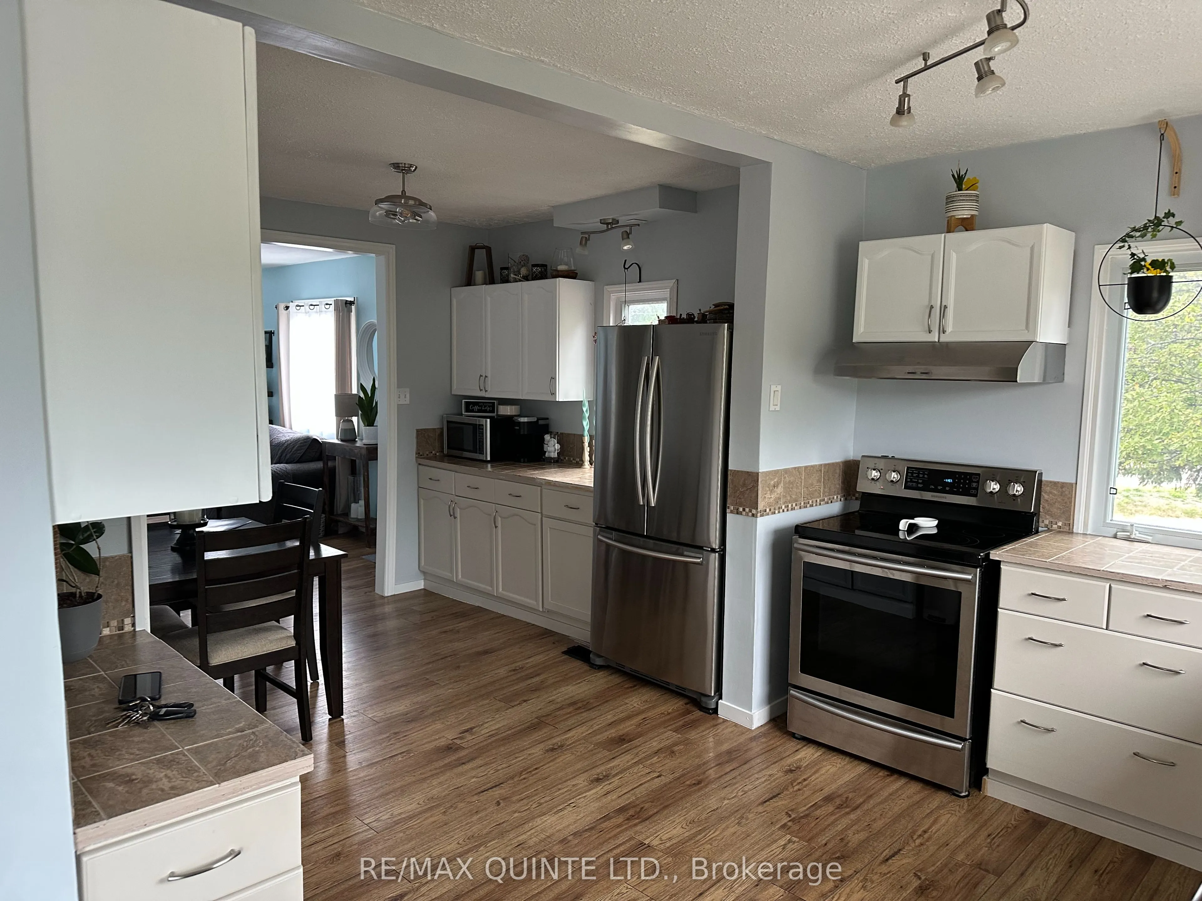 12075 Loyalist Parkway