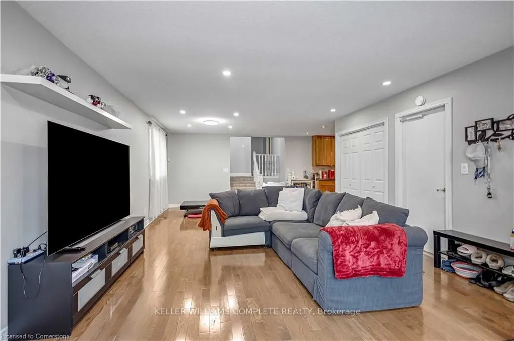 18 Rosewell Street