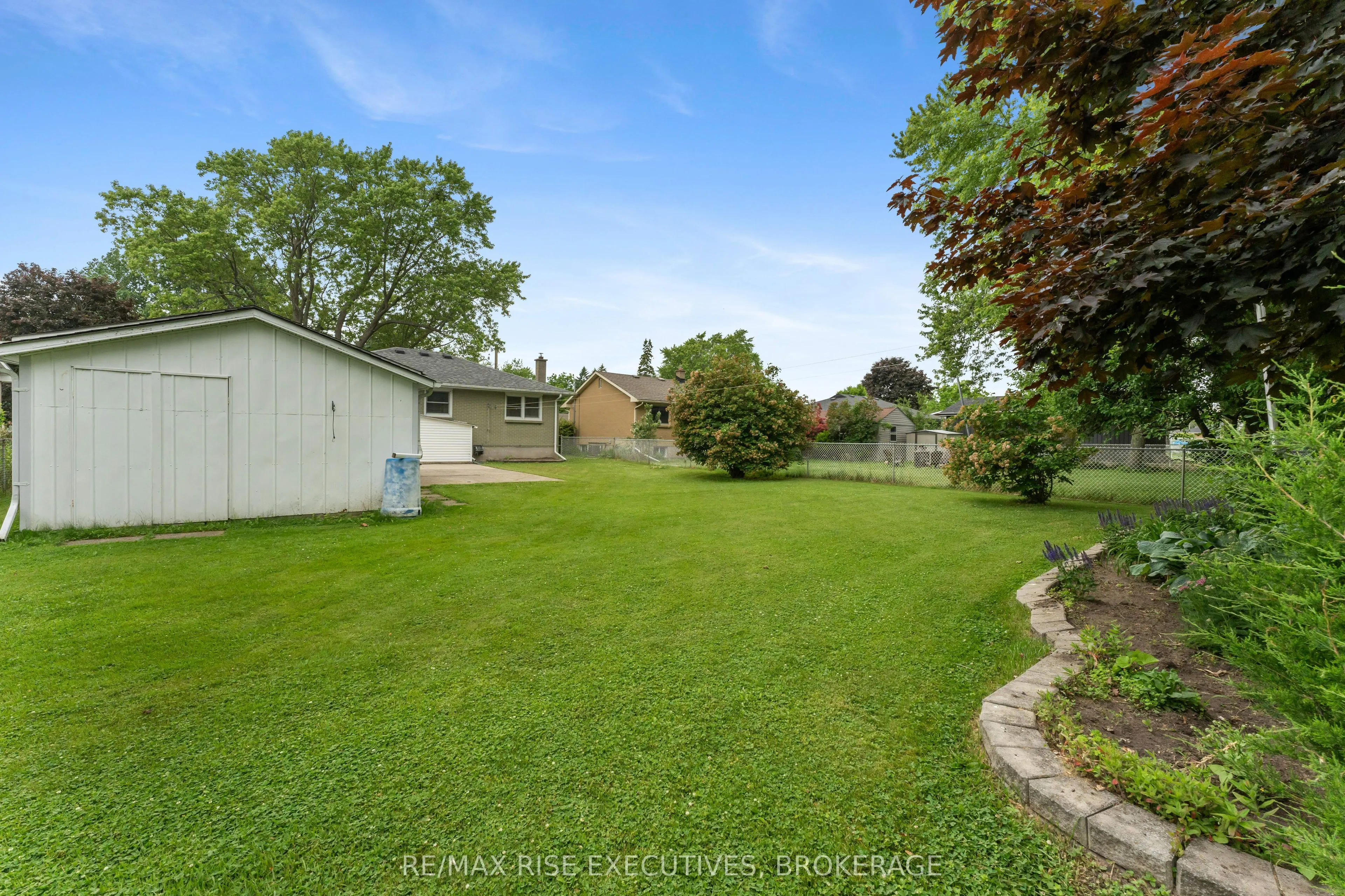 9 Henry Crescent