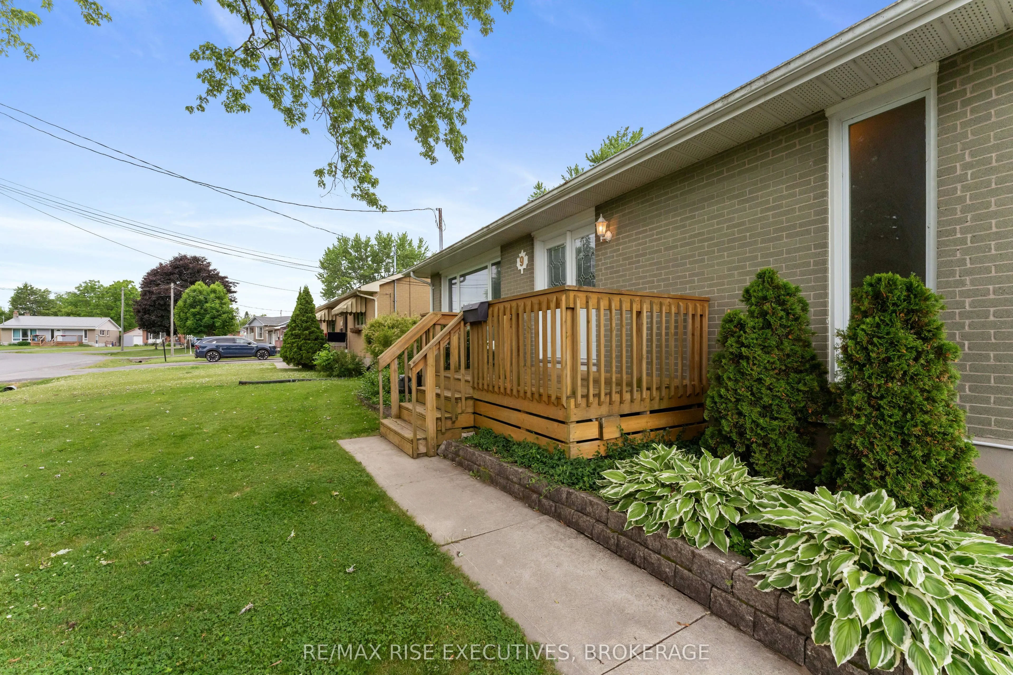 9 Henry Crescent