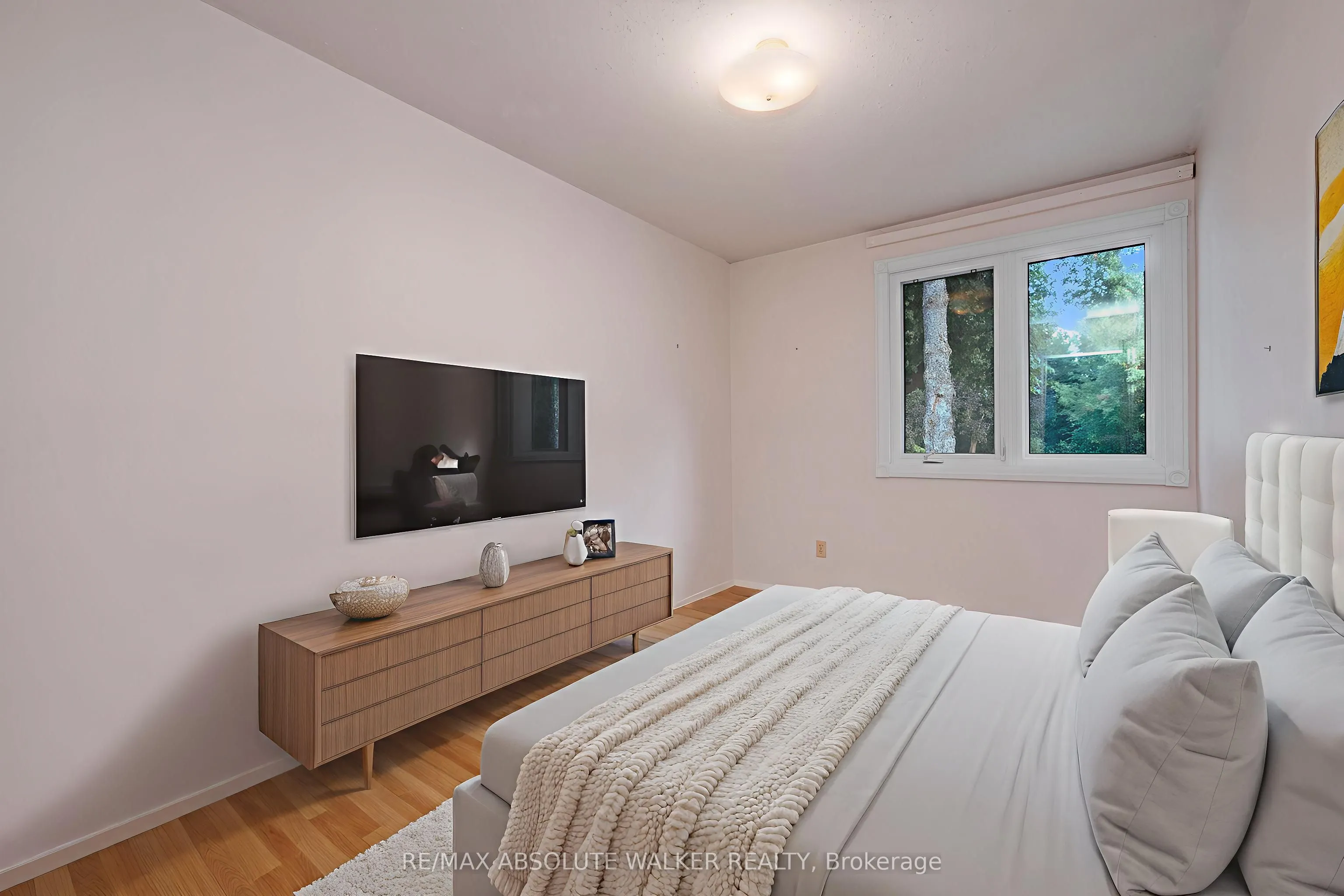 1439 Metz Crescent