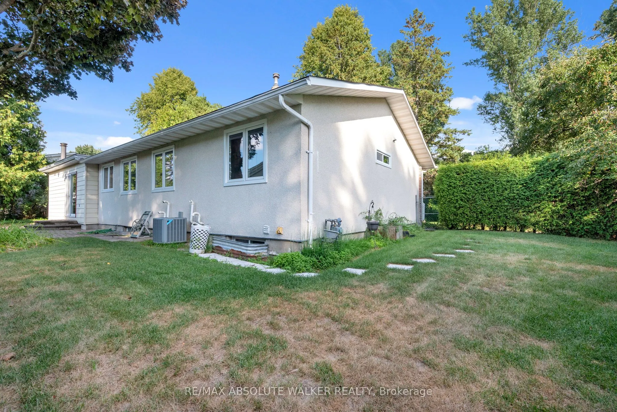 1439 Metz Crescent