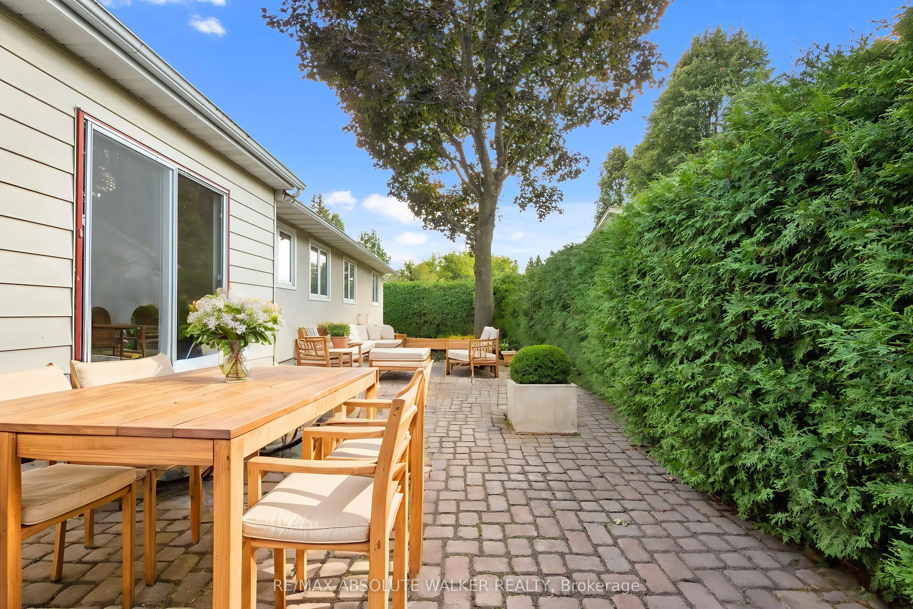 1439 Metz Crescent