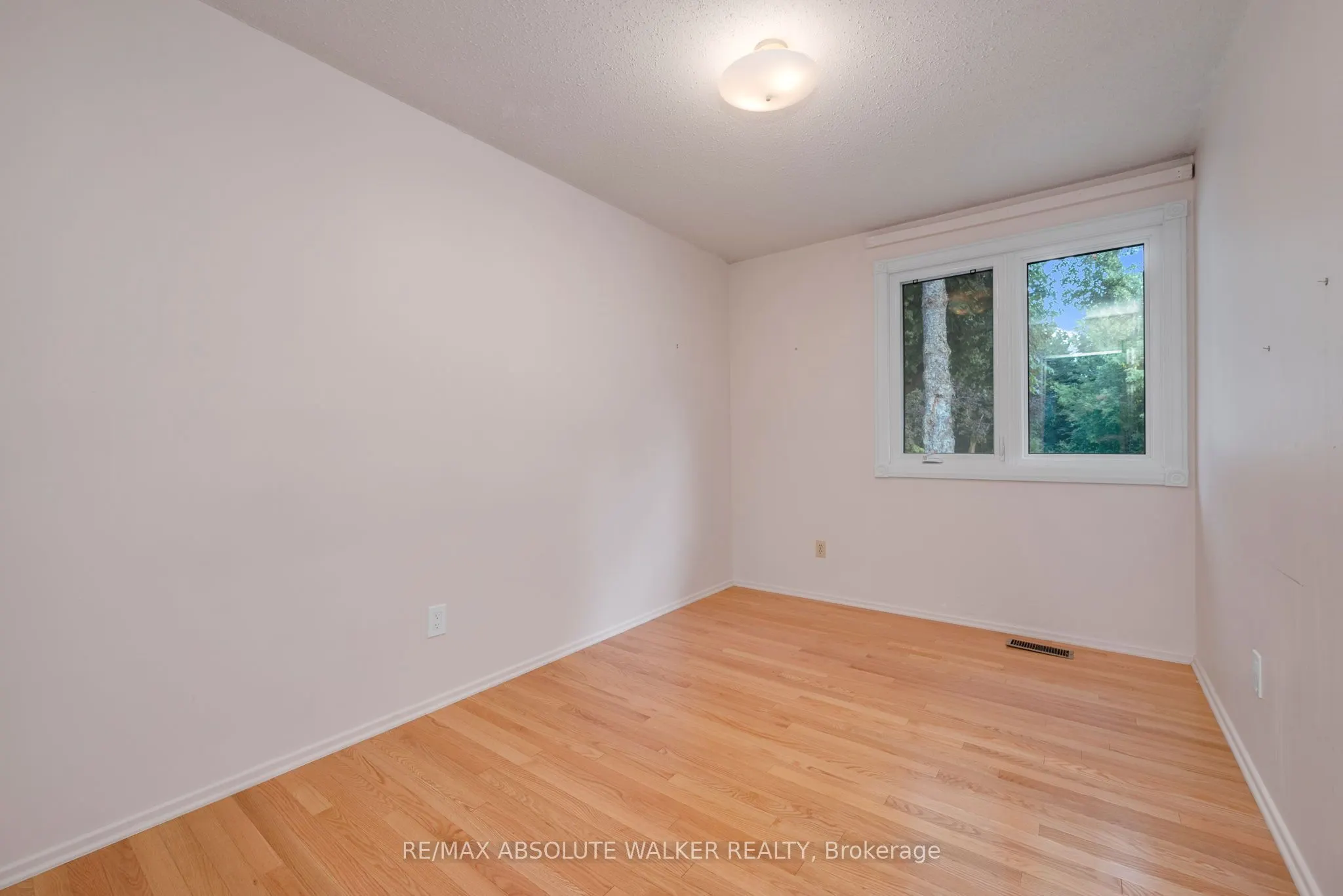 1439 Metz Crescent