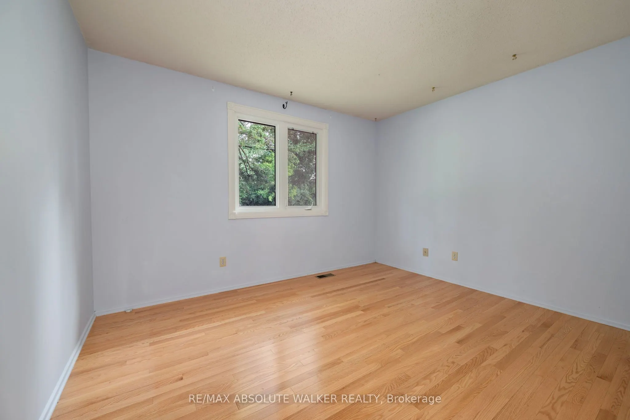 1439 Metz Crescent