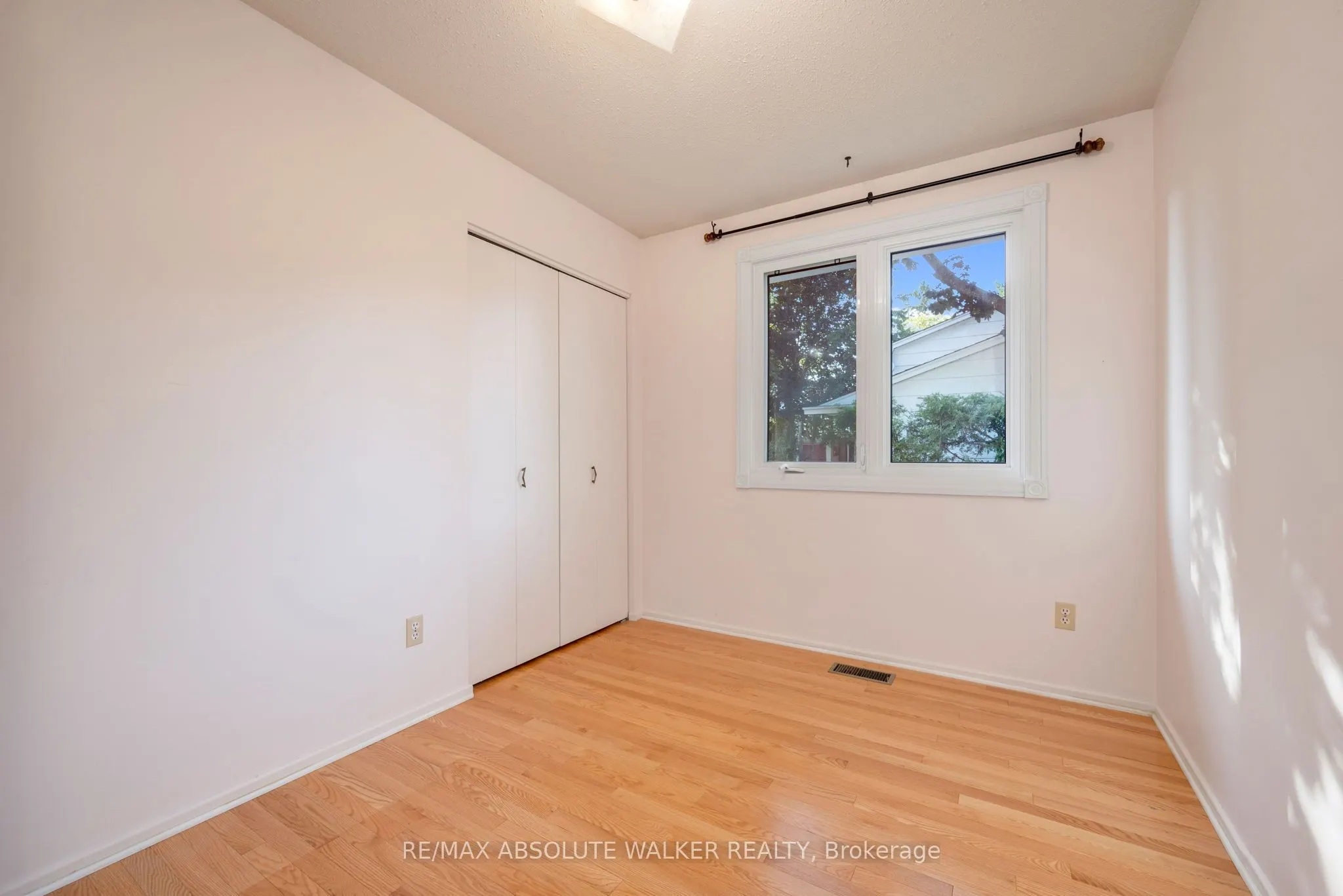 1439 Metz Crescent