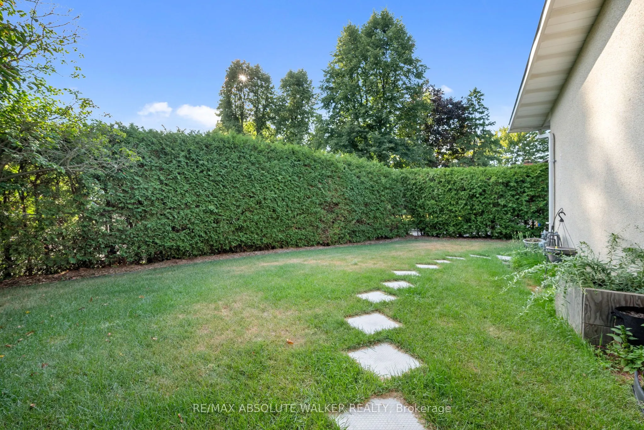 1439 Metz Crescent