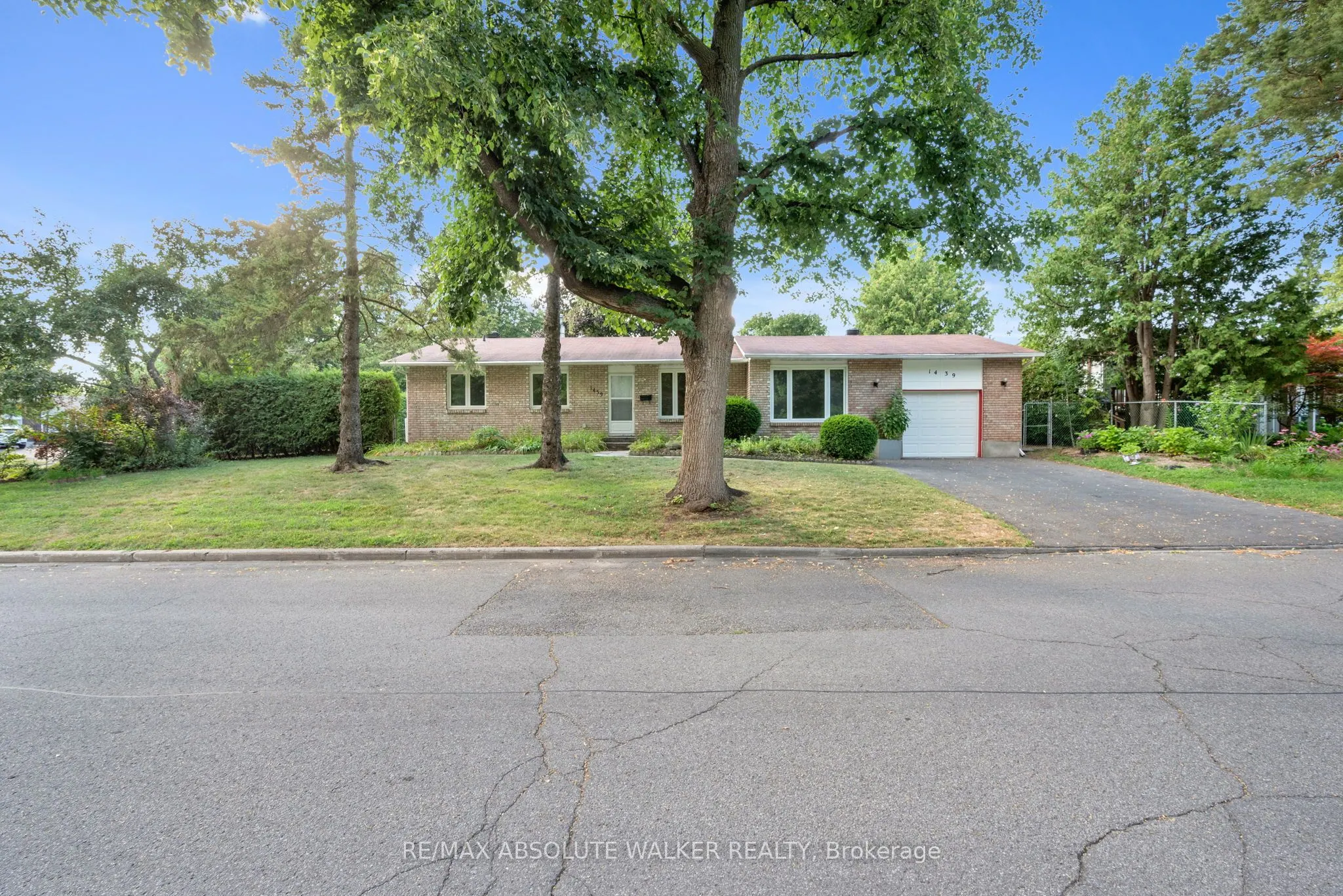 1439 Metz Crescent