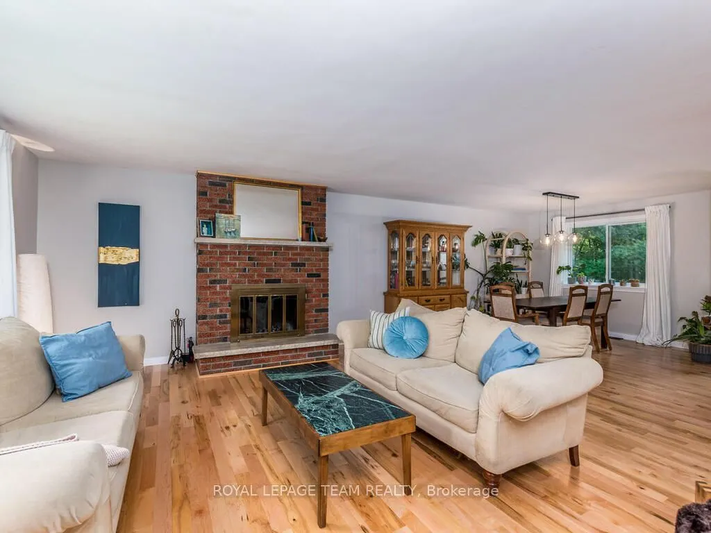 6677 ROGER STEVENS Drive N