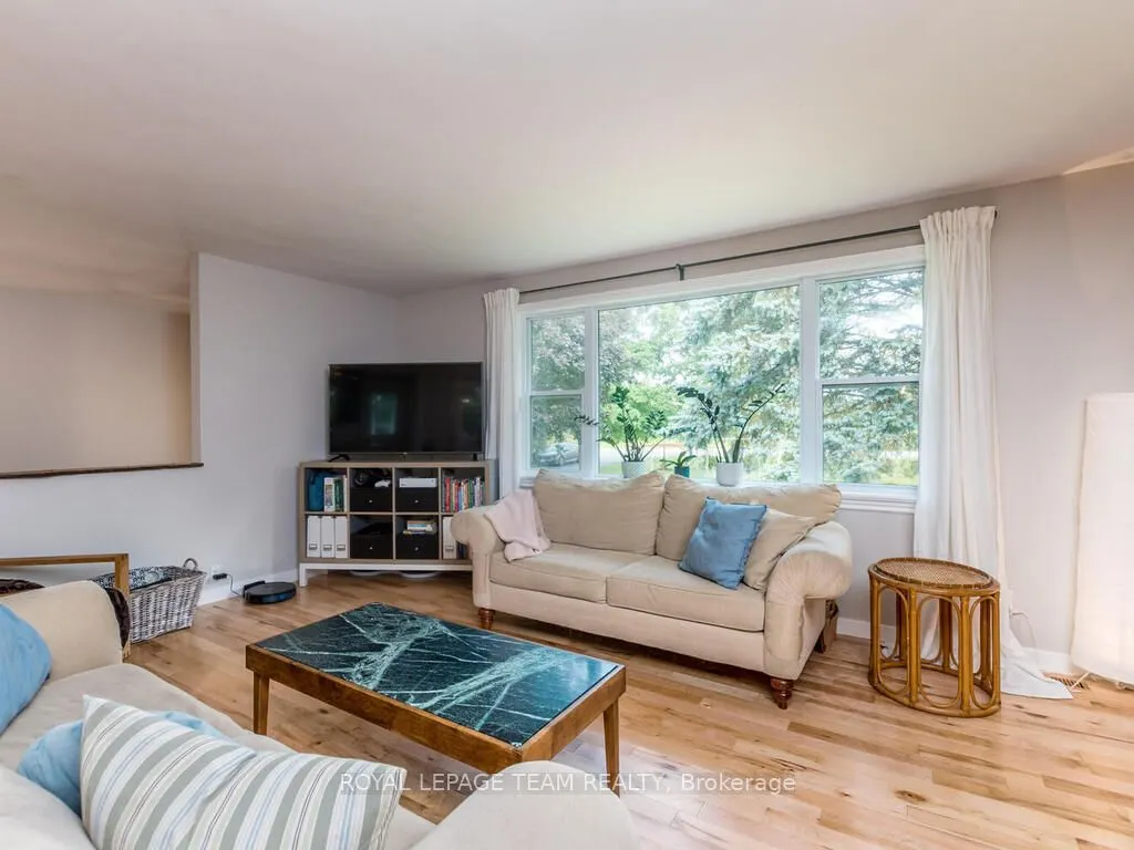6677 ROGER STEVENS Drive N