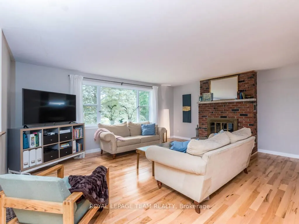 6677 ROGER STEVENS Drive N