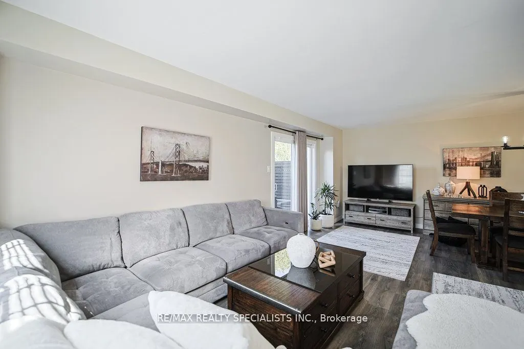 123 Middlemiss Crescent