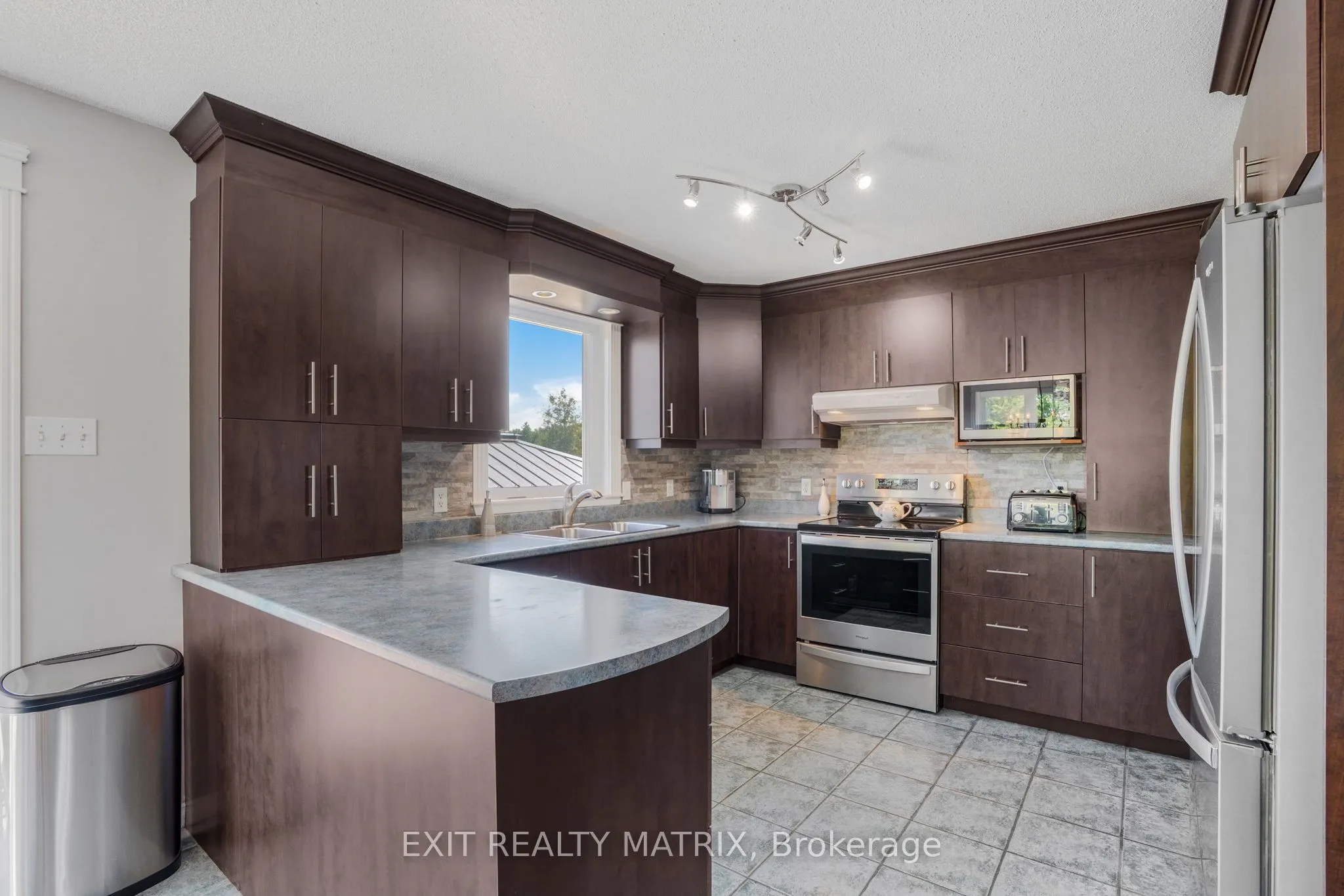 1526 Sandy Hill Road