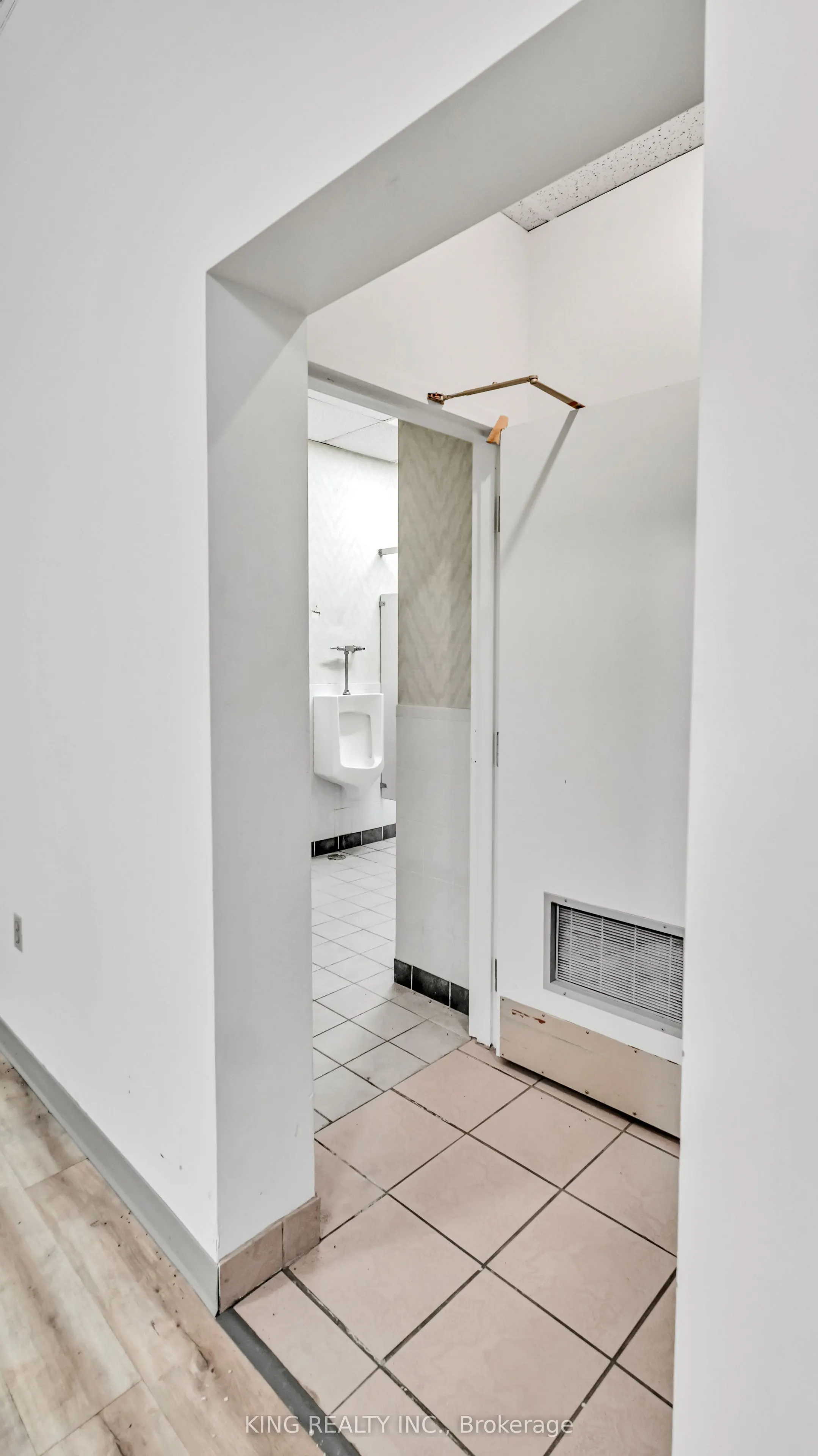 379 DUNDAS Street, #109-110