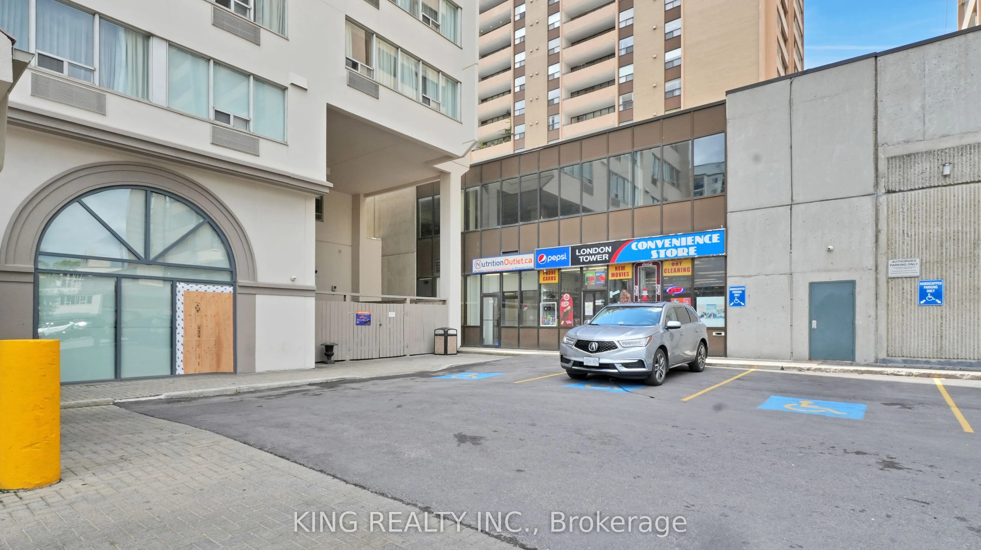 379 DUNDAS Street, #109-110