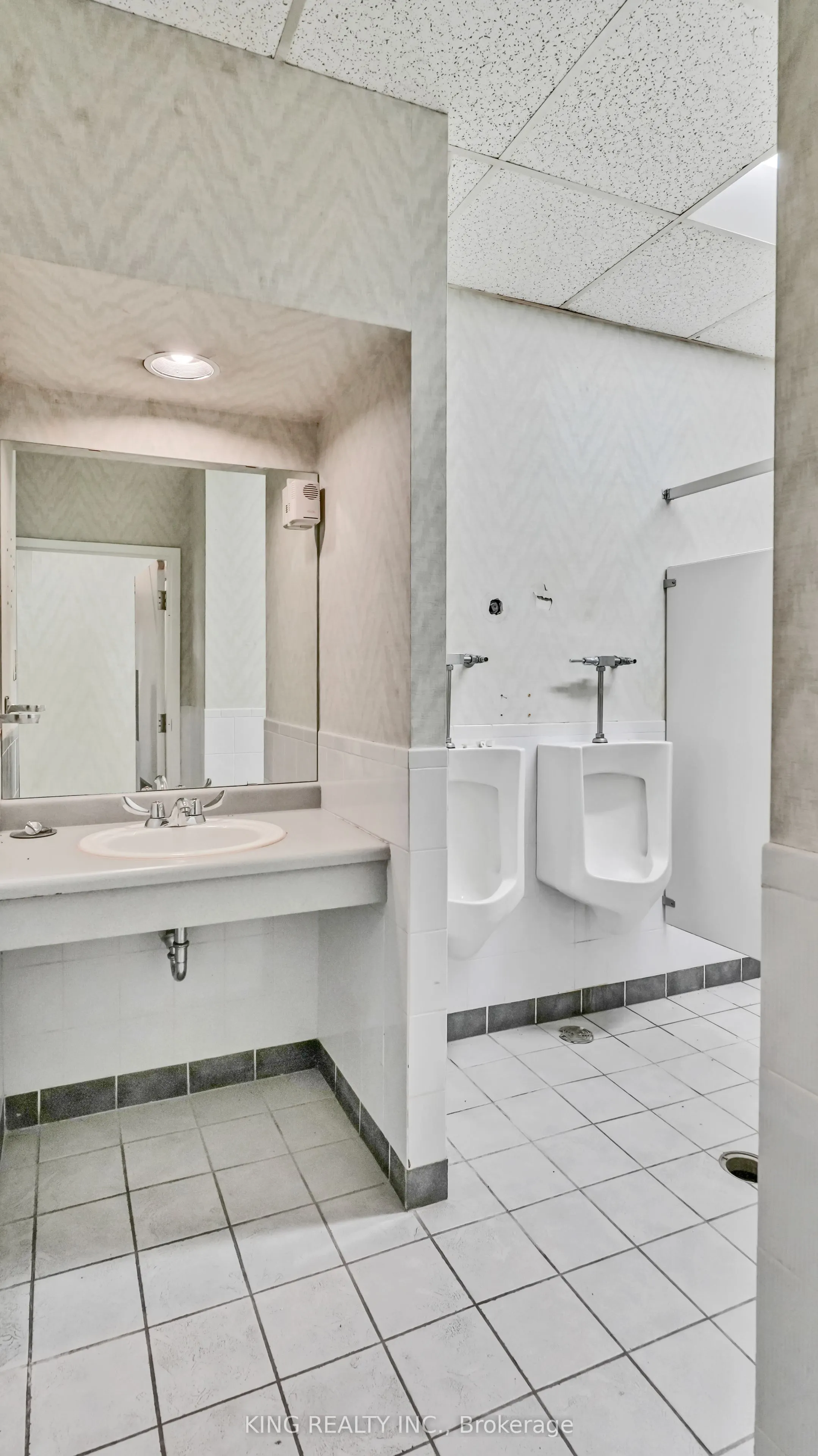 379 DUNDAS Street, #109-110