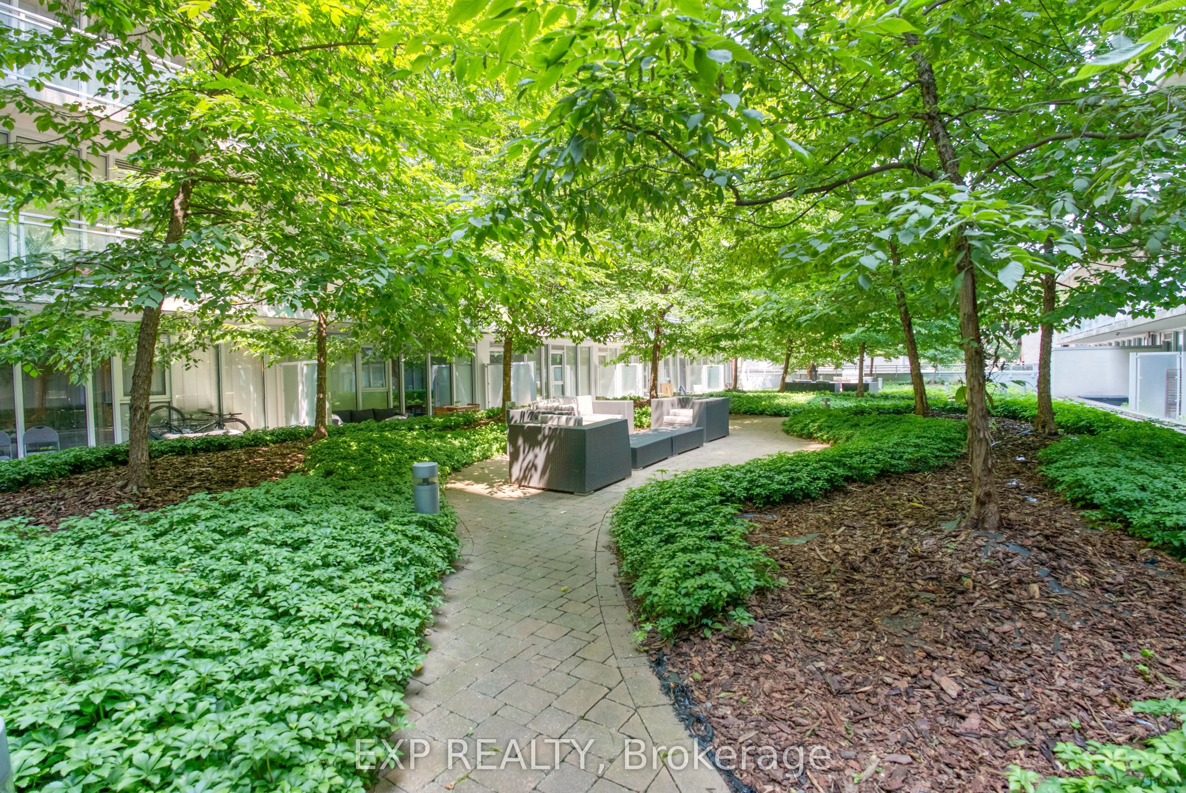 354 Gladstone Avenue, #321