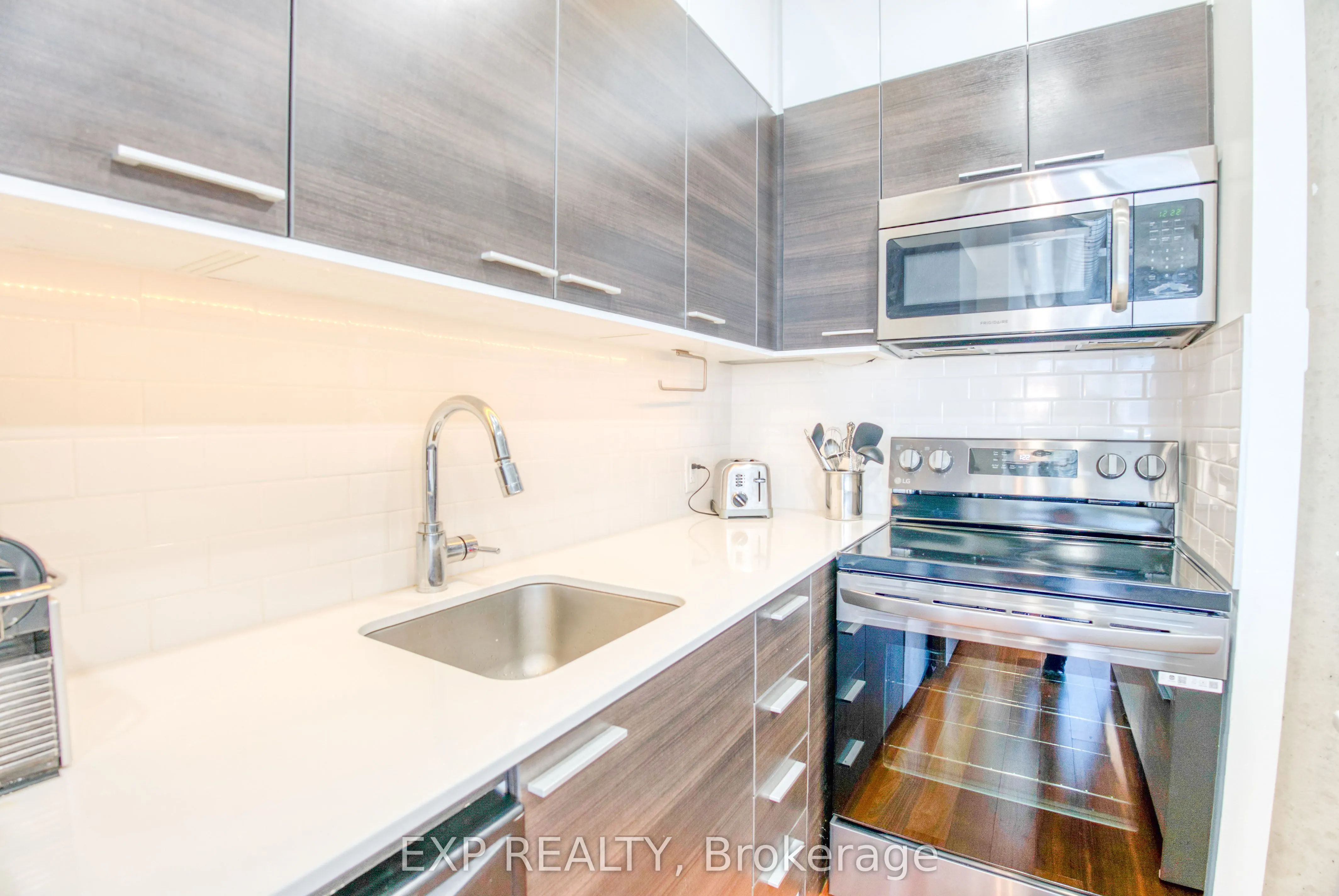 354 Gladstone Avenue, #321