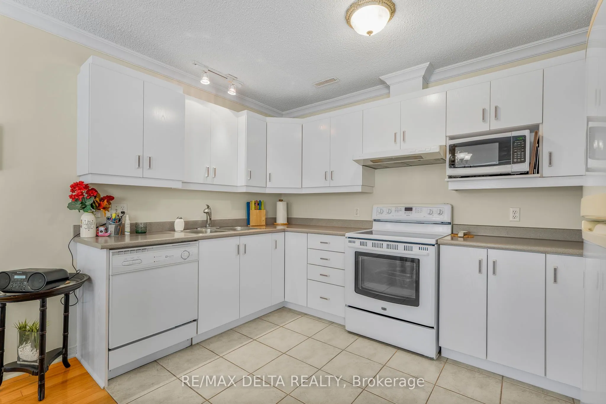 669 Spence Avenue, #5