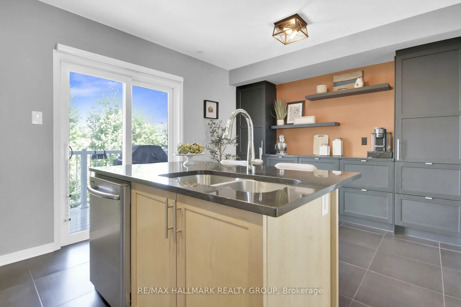 303 Mosaic Private