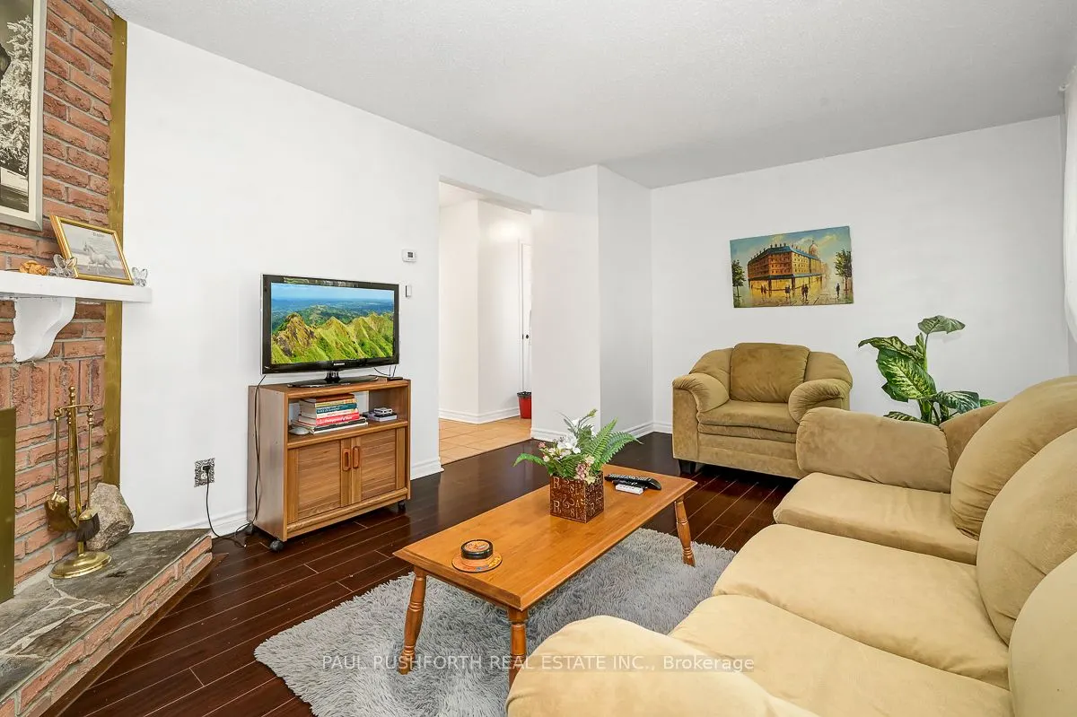767 Vinette Crescent