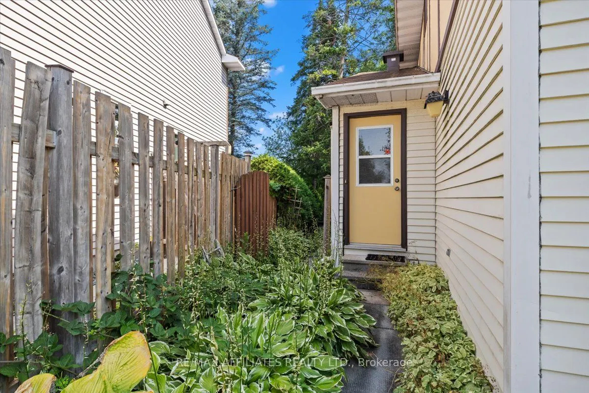 1080 St Lucia Place