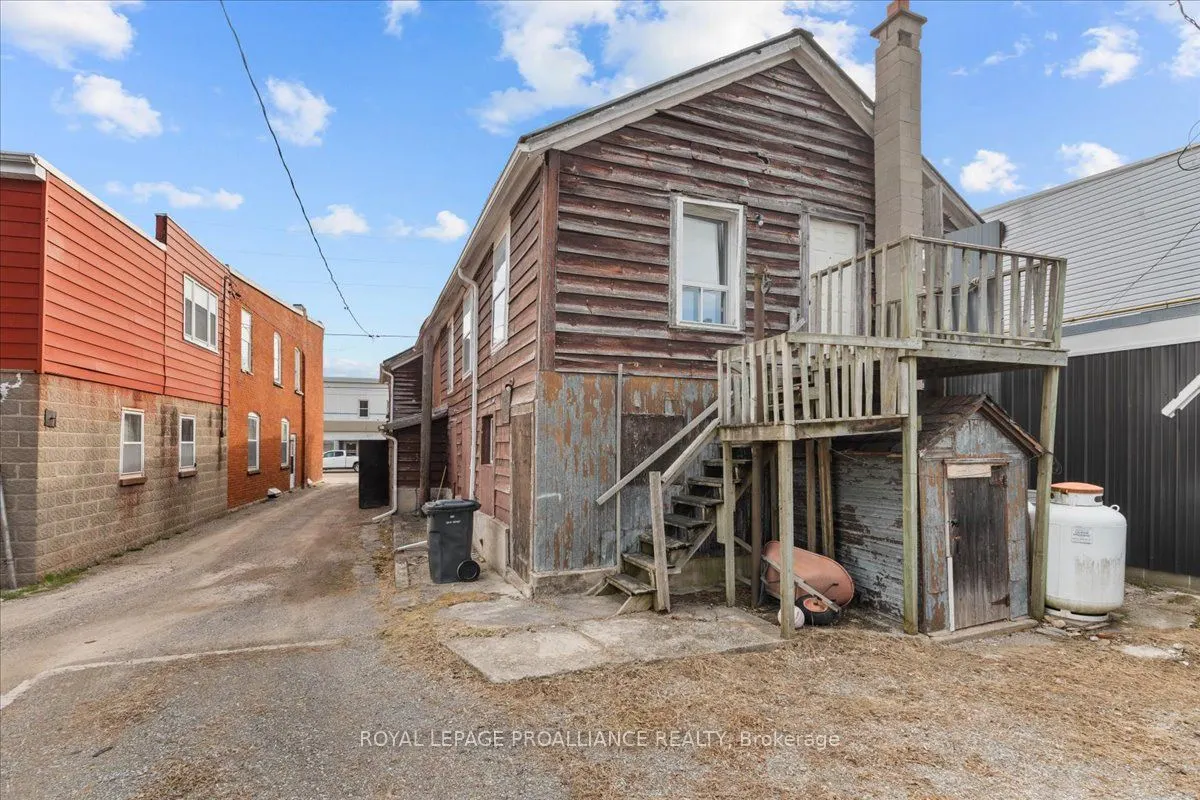 334 Victoria Street N