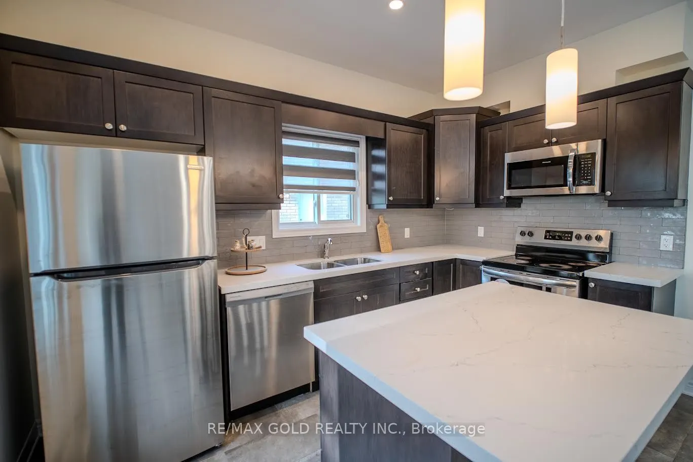 7395 Sherrilee Crescent