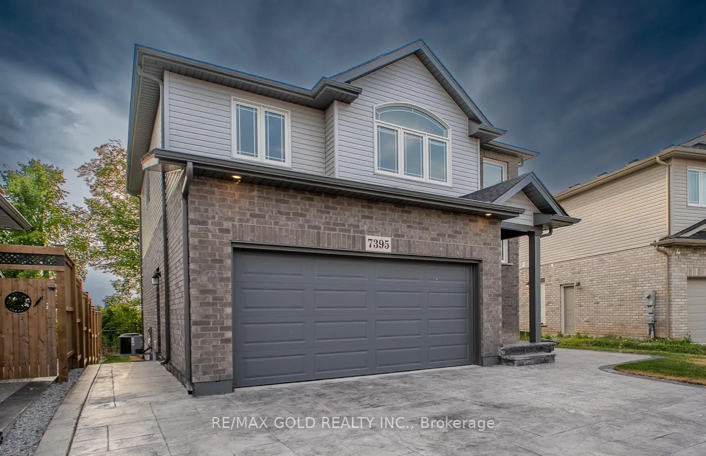 7395 Sherrilee Crescent