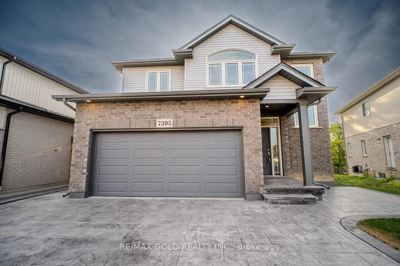 7395 Sherrilee Crescent