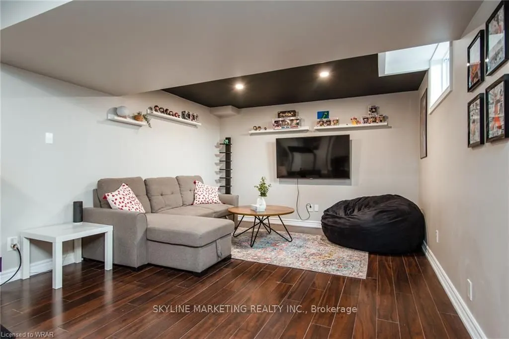 17 Oneida Place