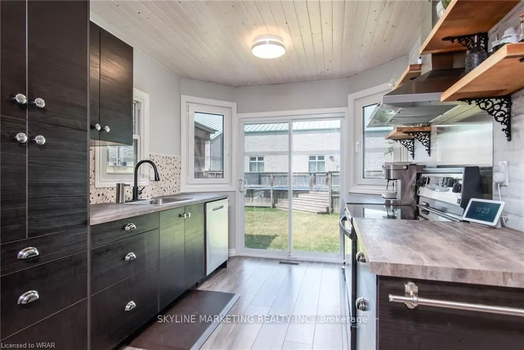 17 Oneida Place
