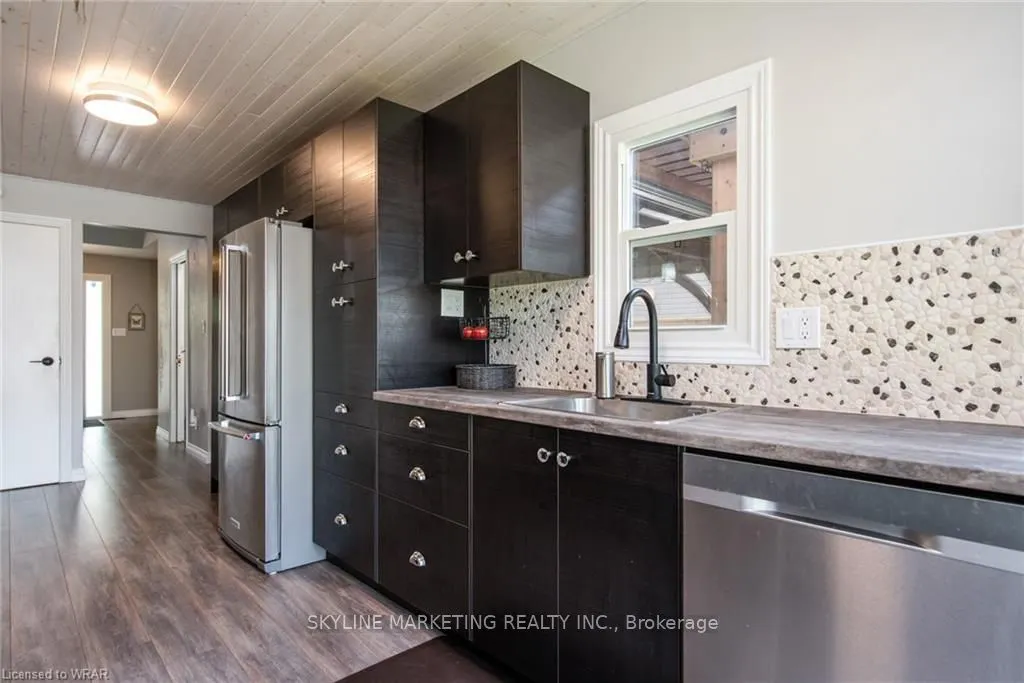 17 Oneida Place