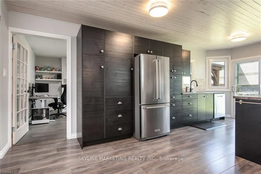 17 Oneida Place