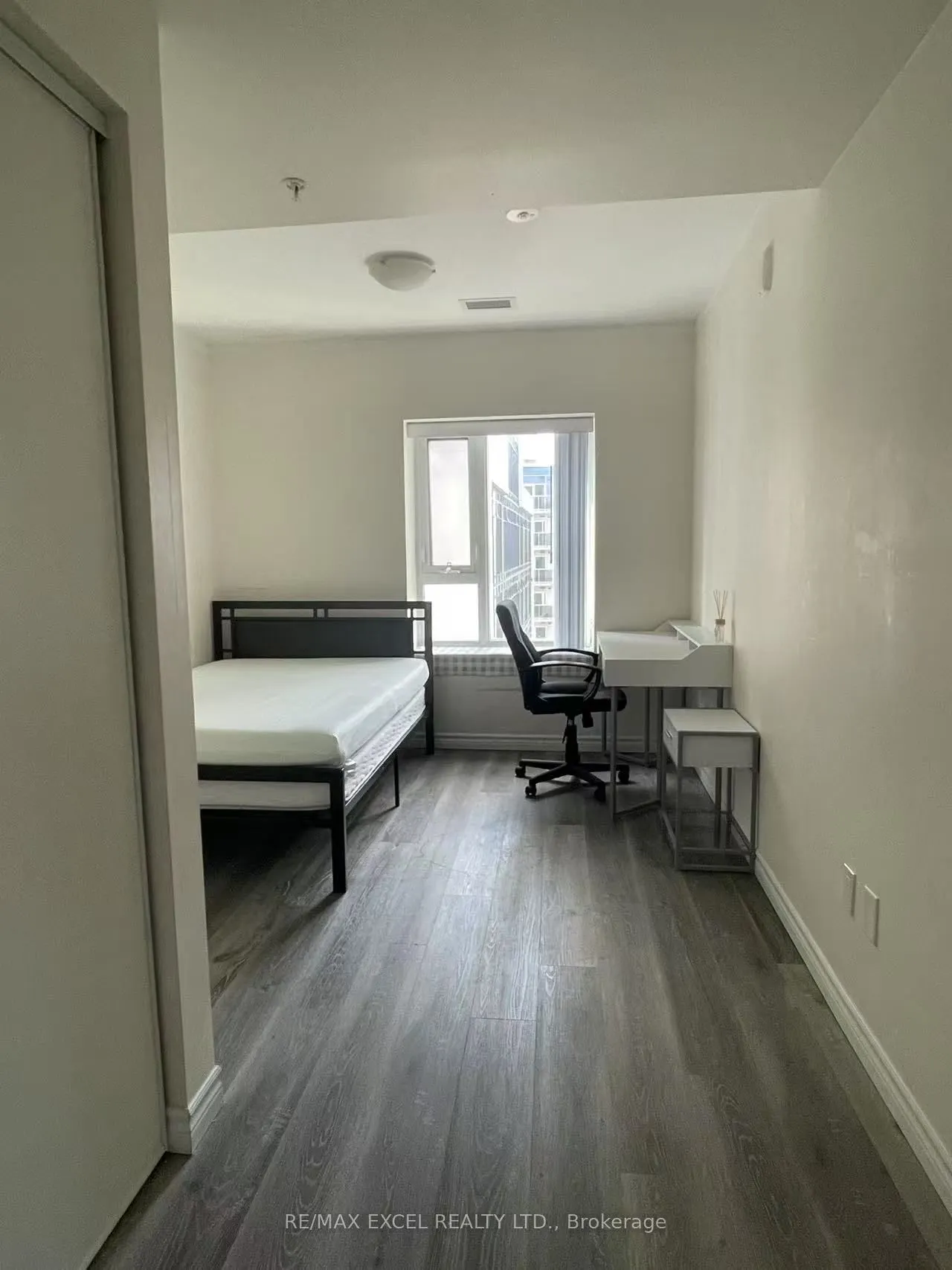 246 Lester Street, #709