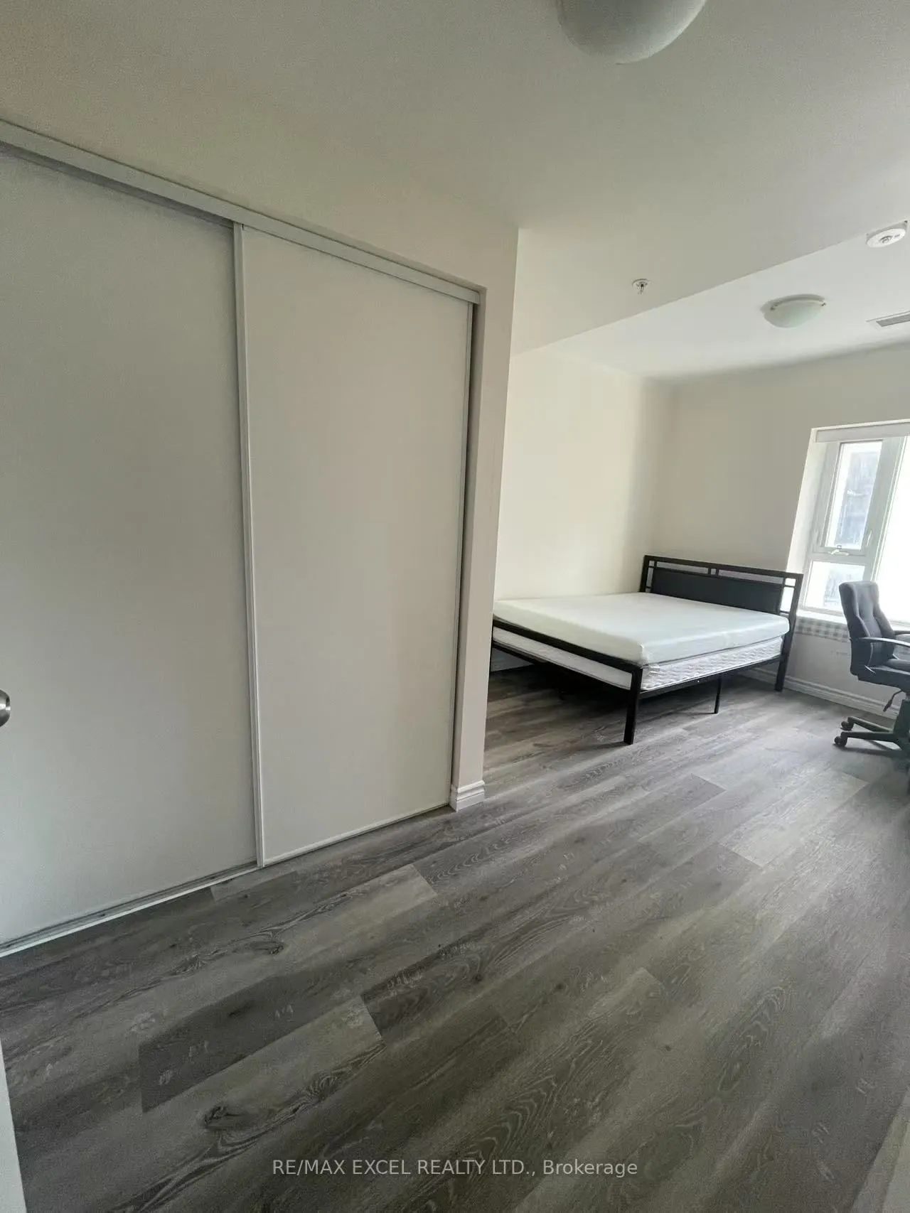 246 Lester Street, #709