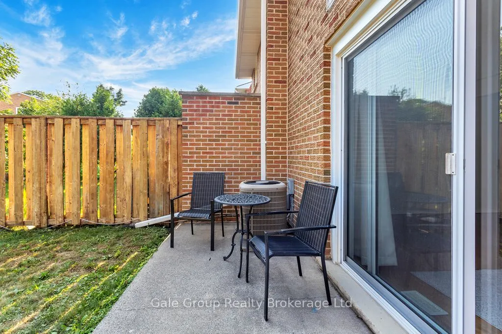 1012B Nesbitt Crescent S