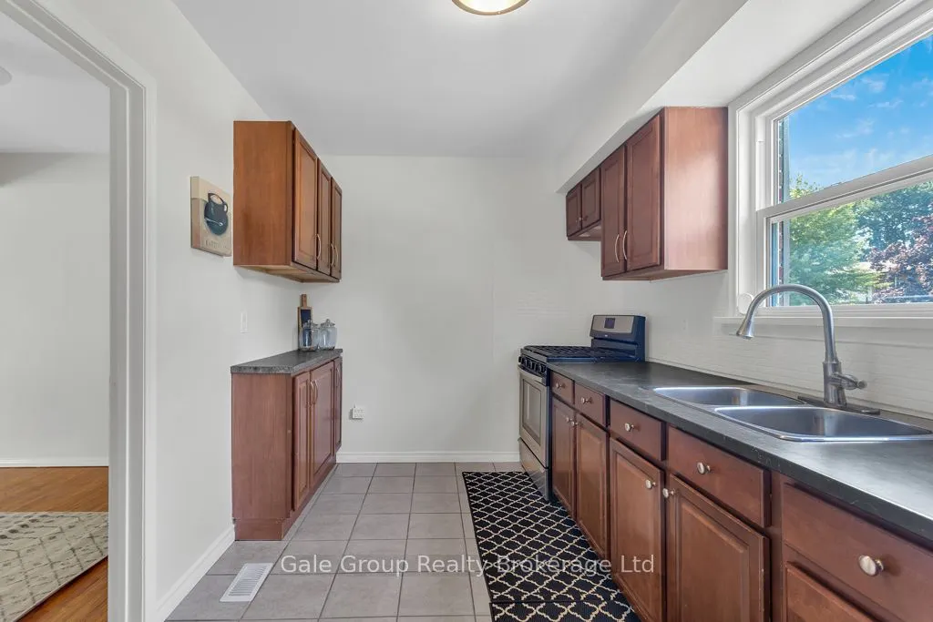 1012B Nesbitt Crescent S