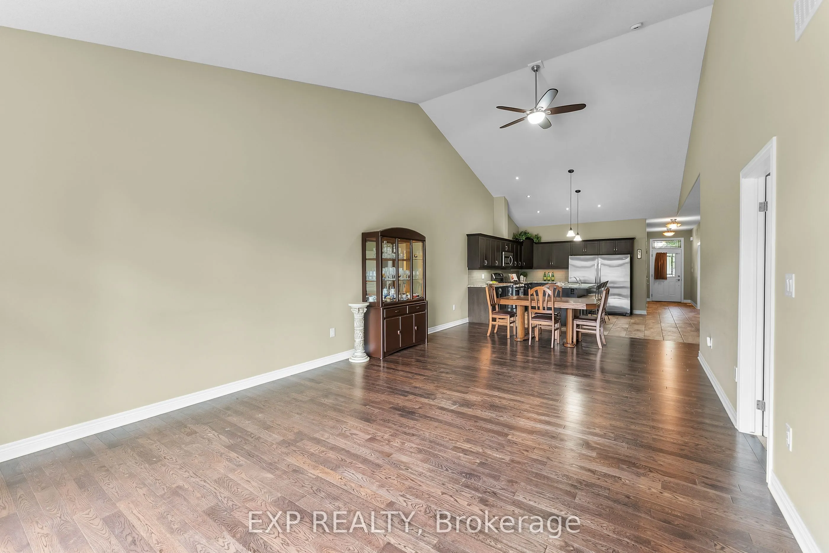 5490 Prince Edward Avenue, #4