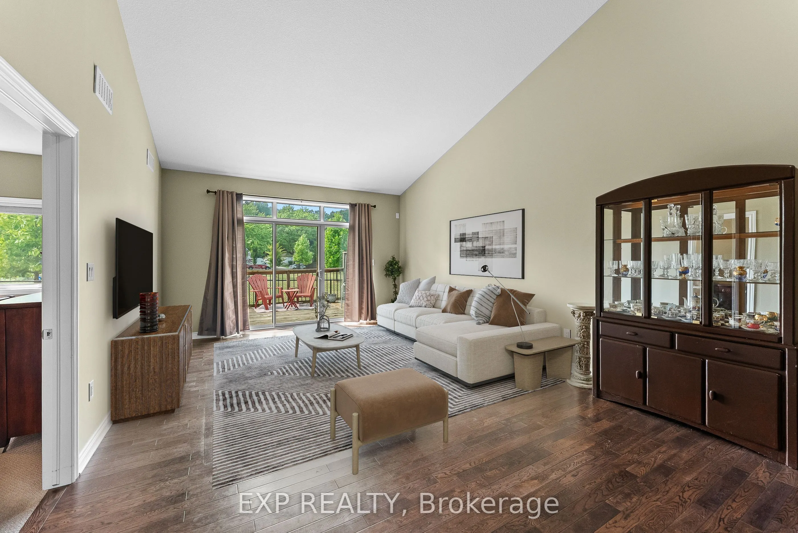 5490 Prince Edward Avenue, #4