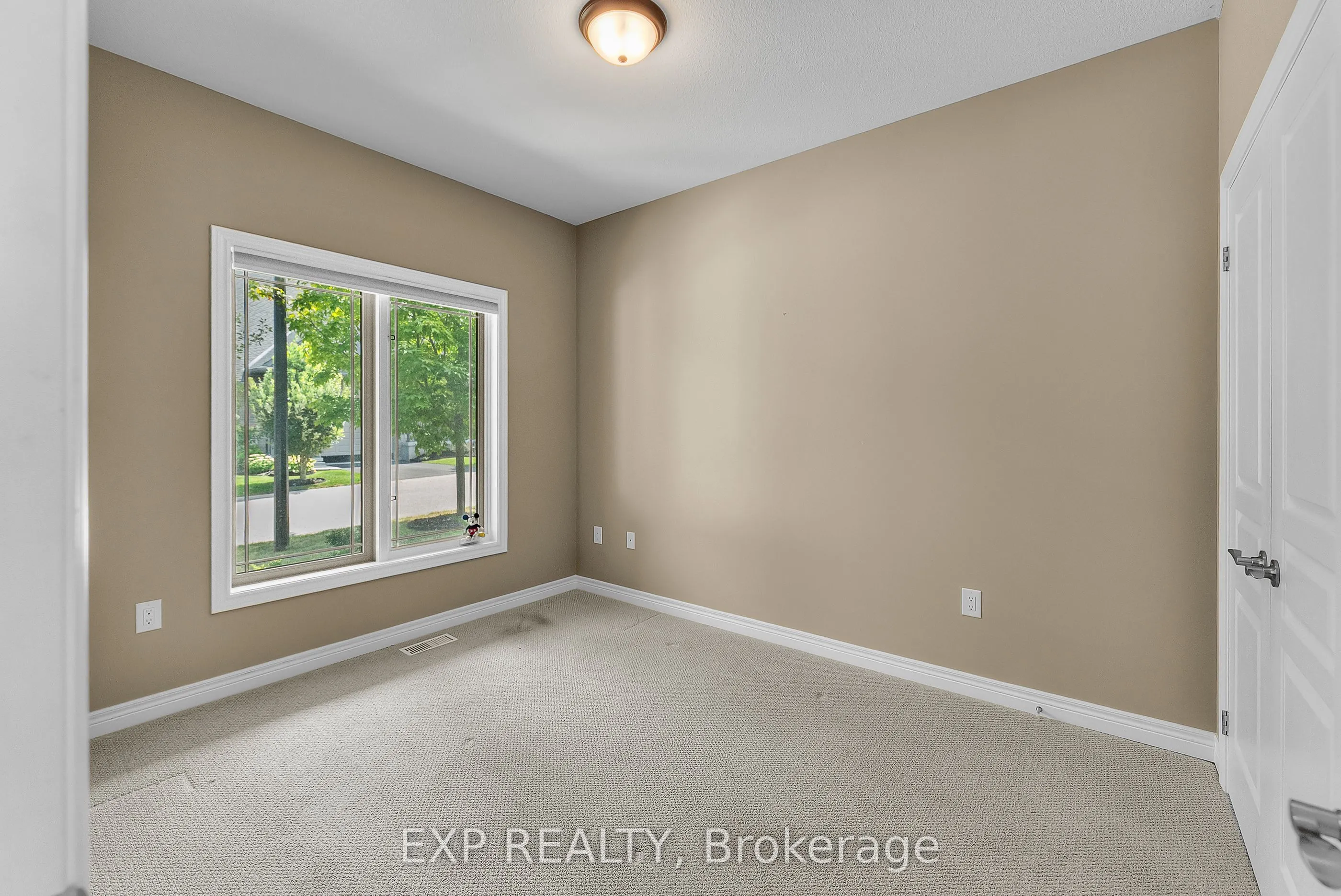 5490 Prince Edward Avenue, #4