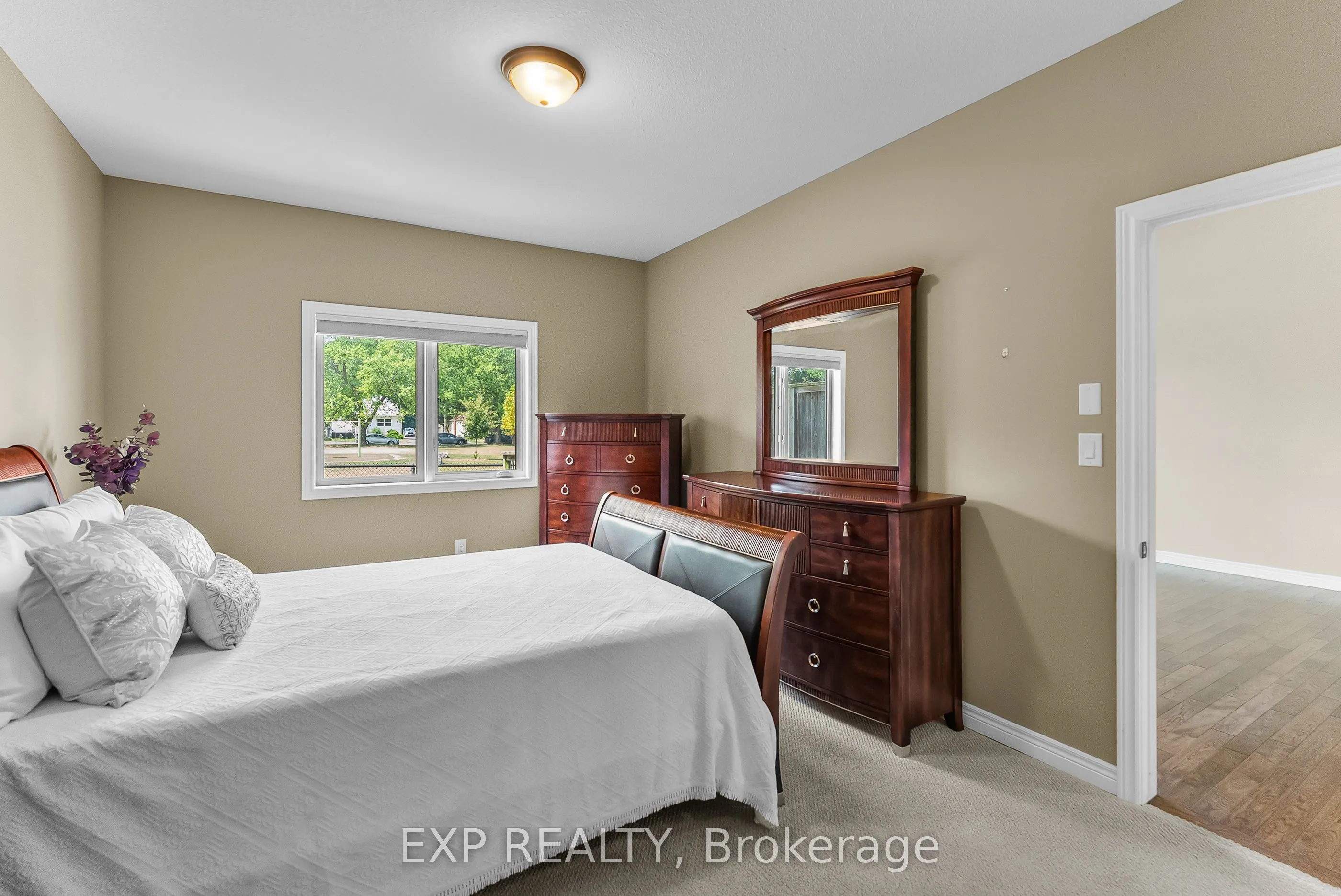 5490 Prince Edward Avenue, #4