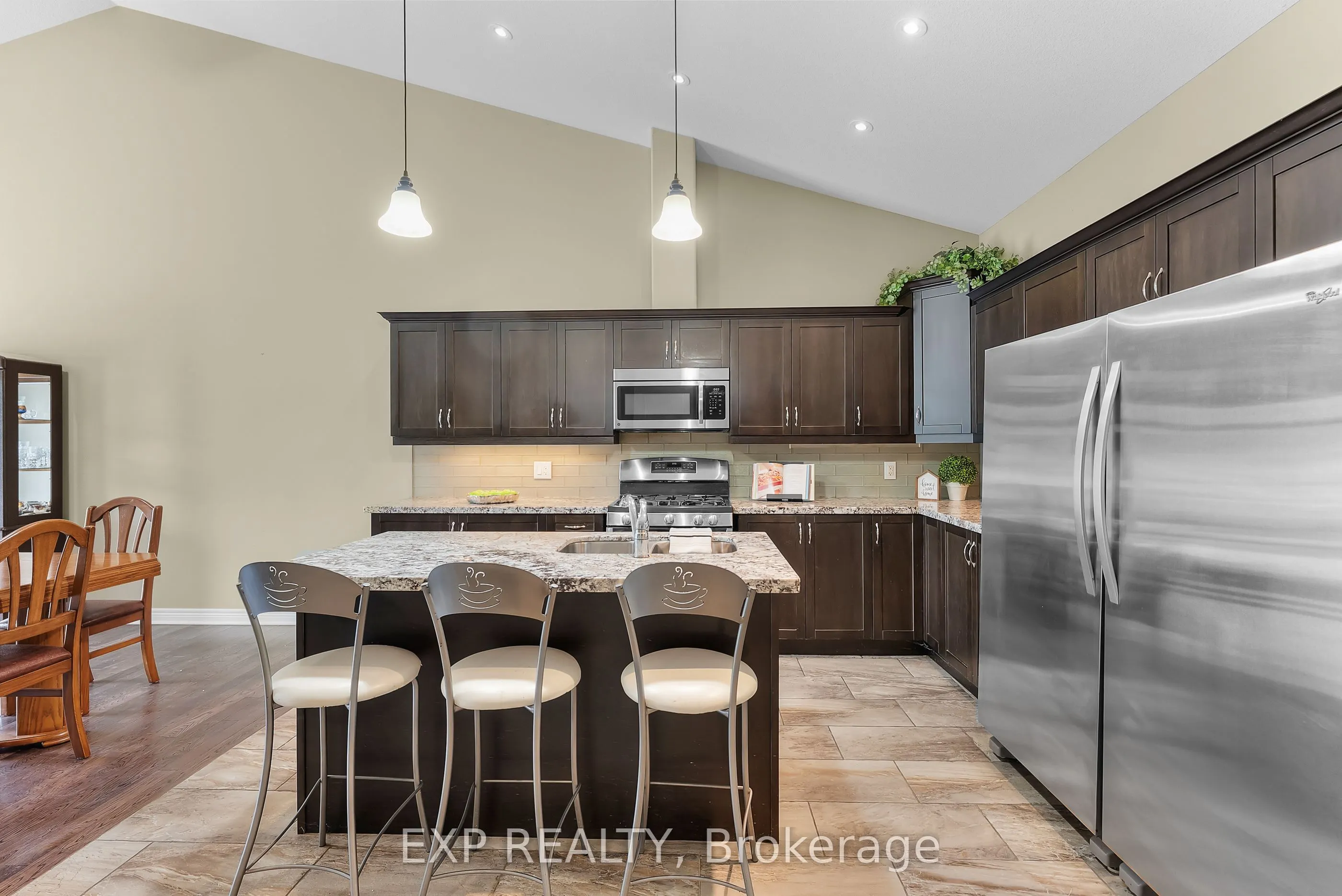 5490 Prince Edward Avenue, #4