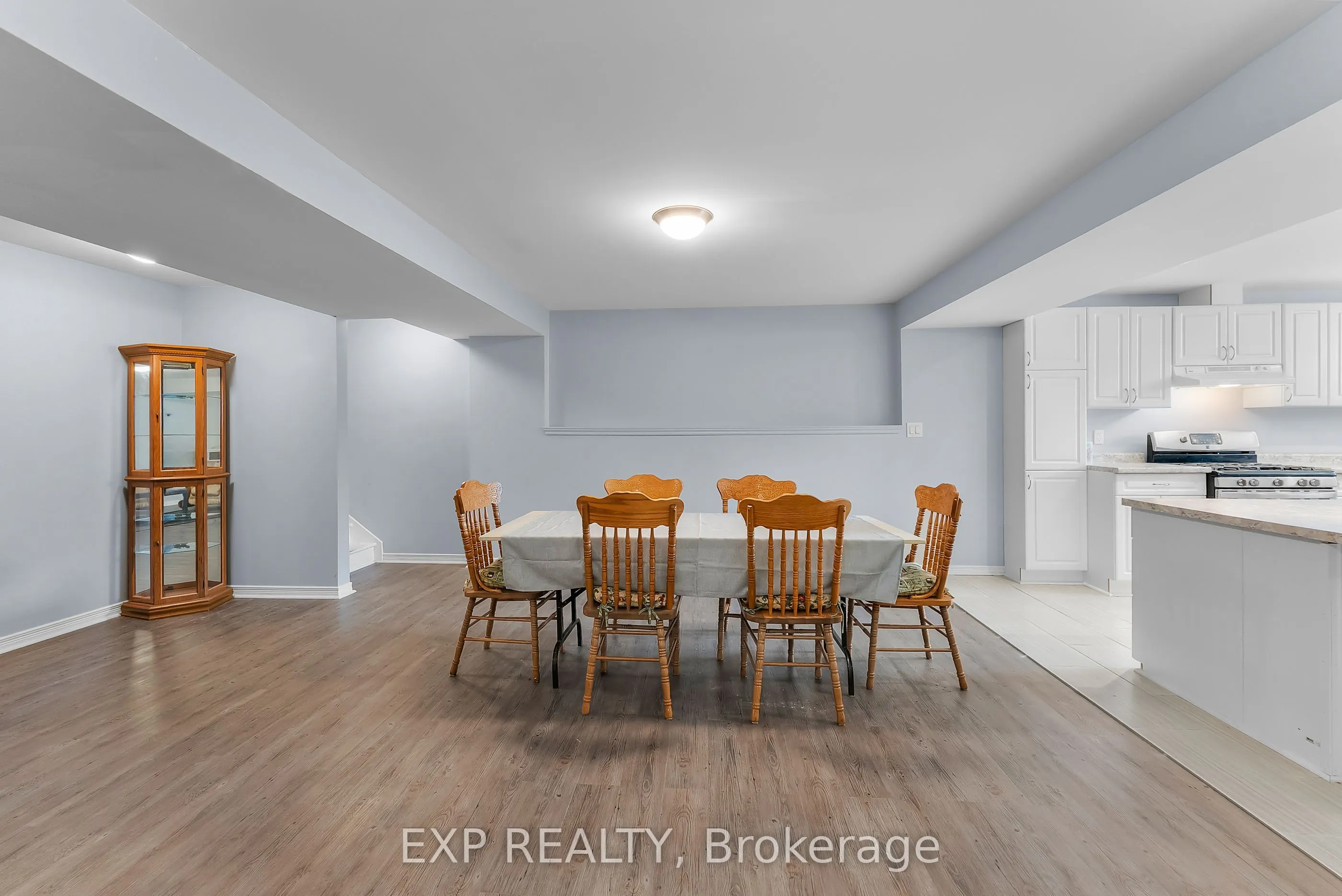 5490 Prince Edward Avenue, #4