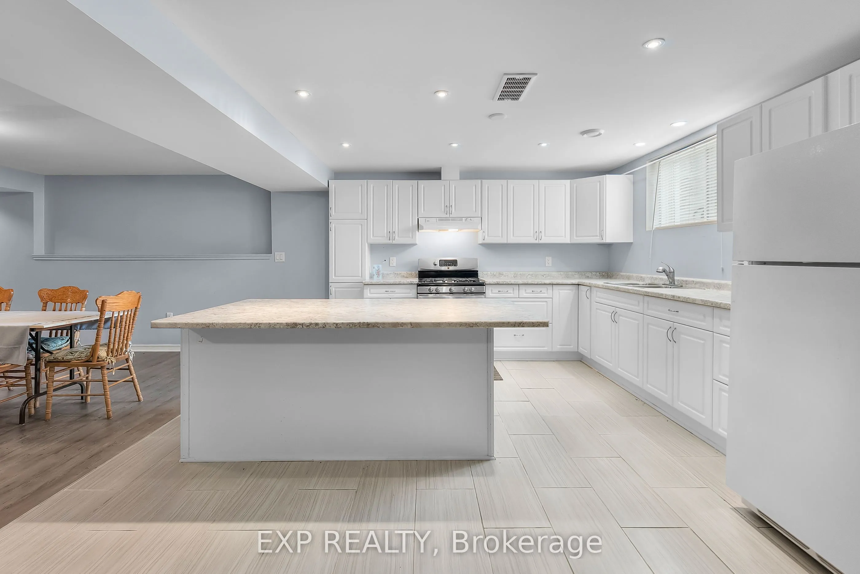 5490 Prince Edward Avenue, #4